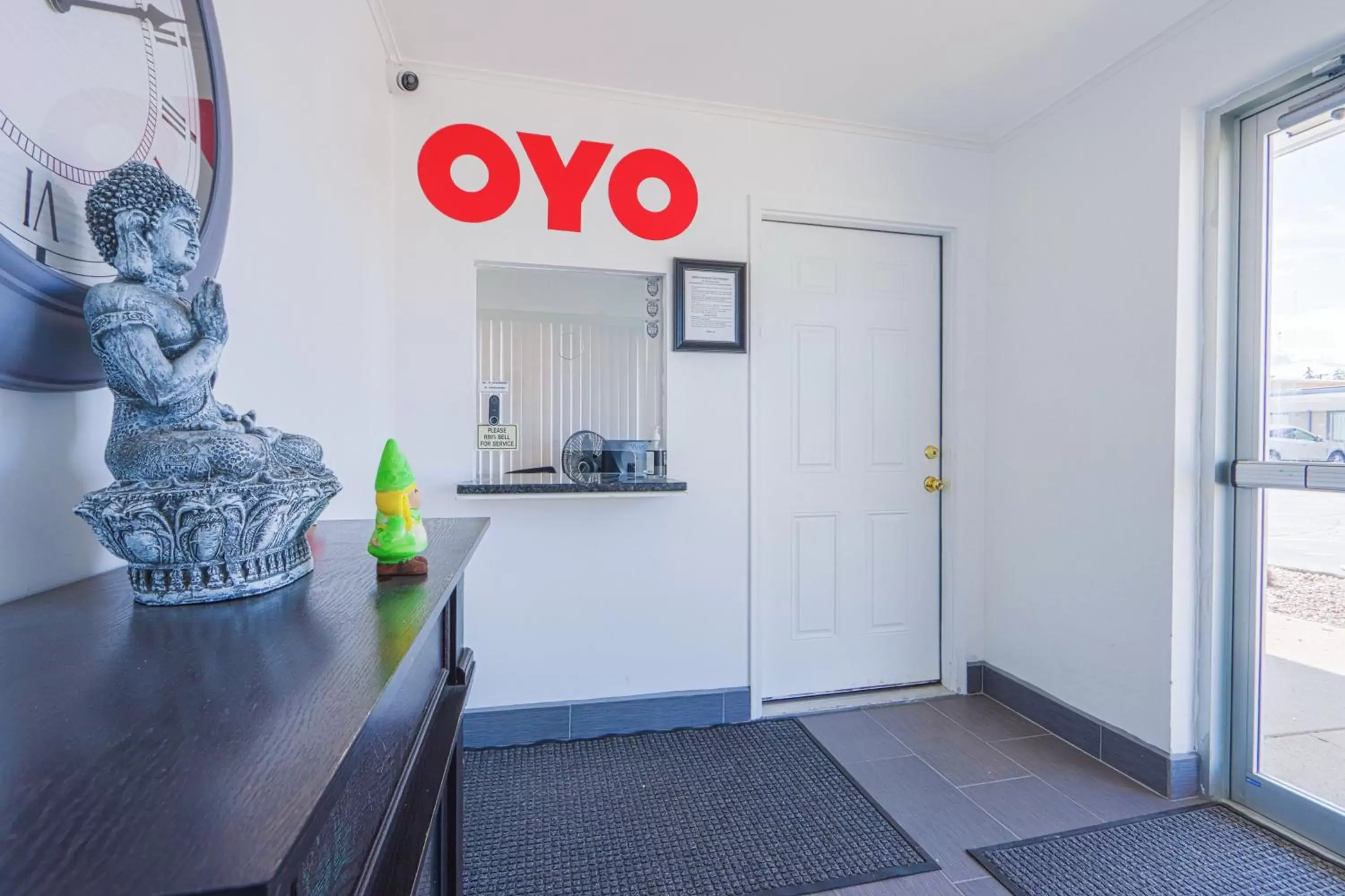 Lobby or reception, Kitchen/Kitchenette in OYO Hotel North Lima OH - Boardman