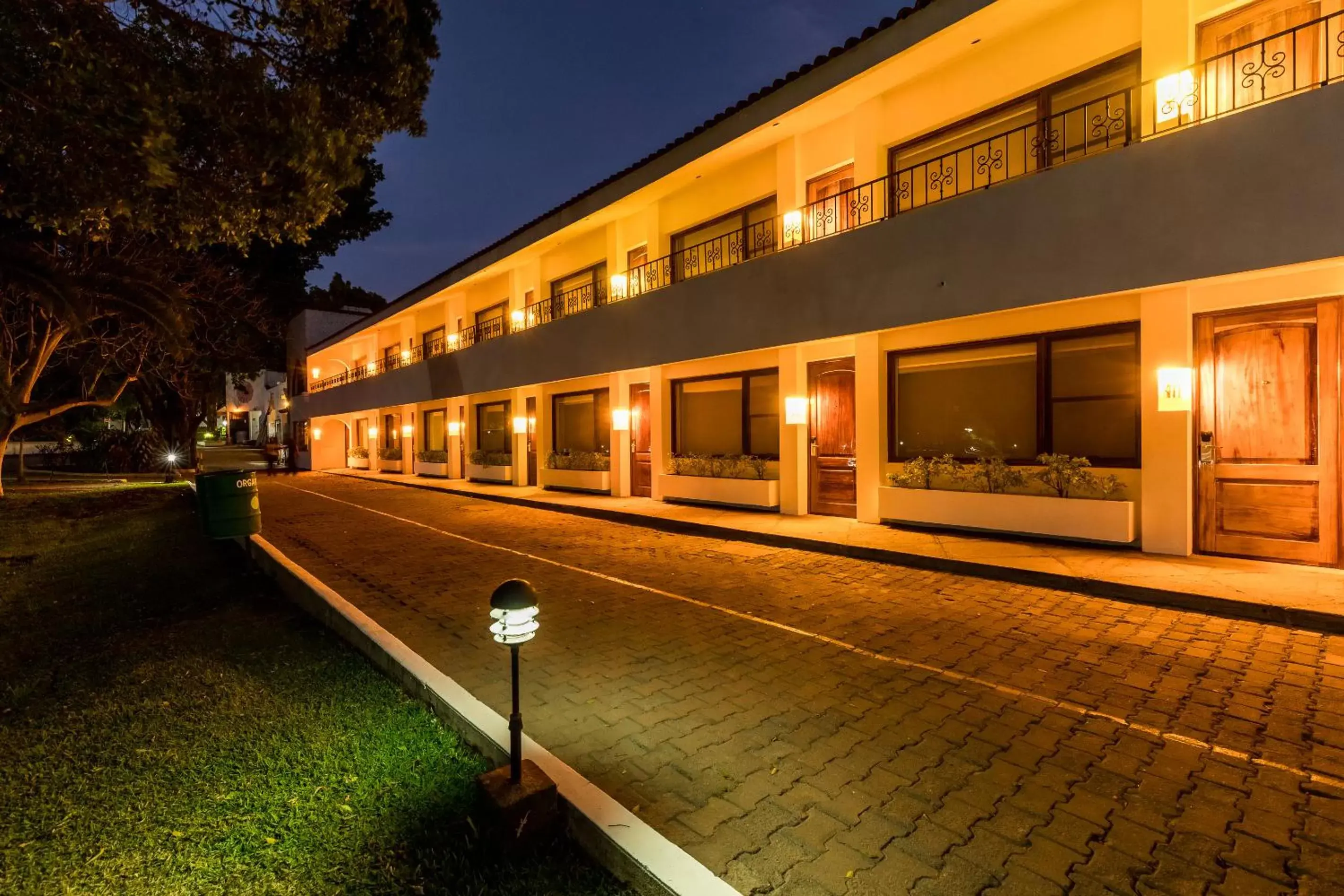 Property building in Mision De Los Angeles Property building in Mision De Los Angeles