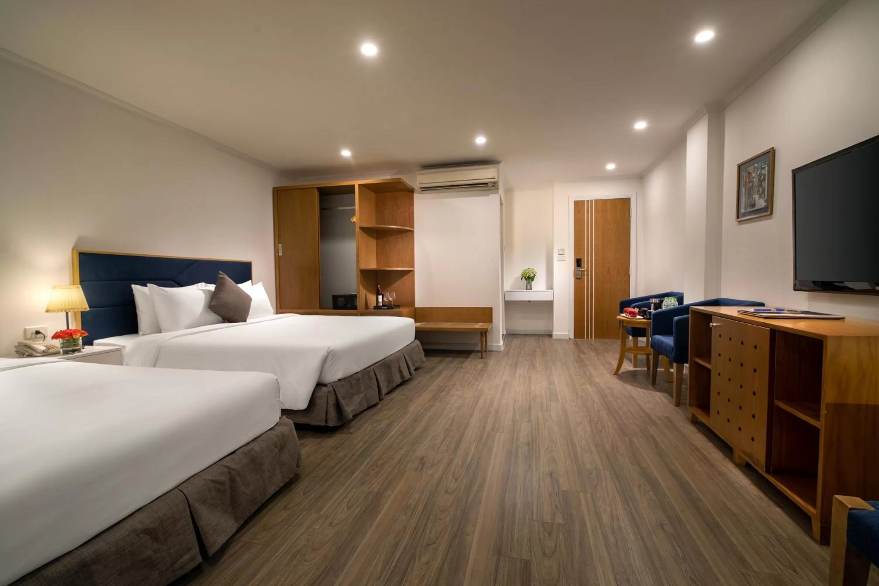 Photo of the whole room, Bed in Hanoi Backpackers Hostel & Rooftop bar