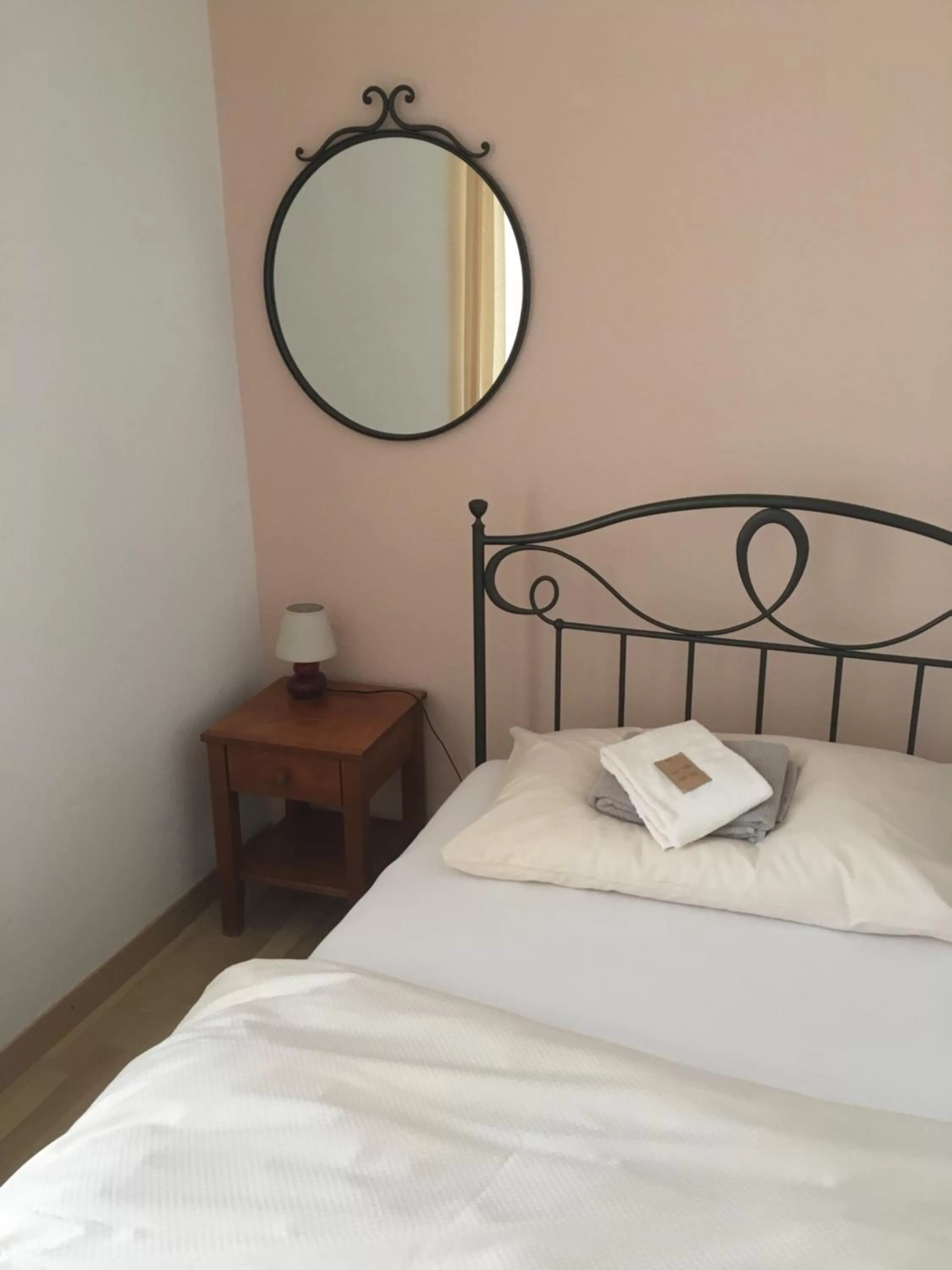 Bed in Hôtel de la Gare