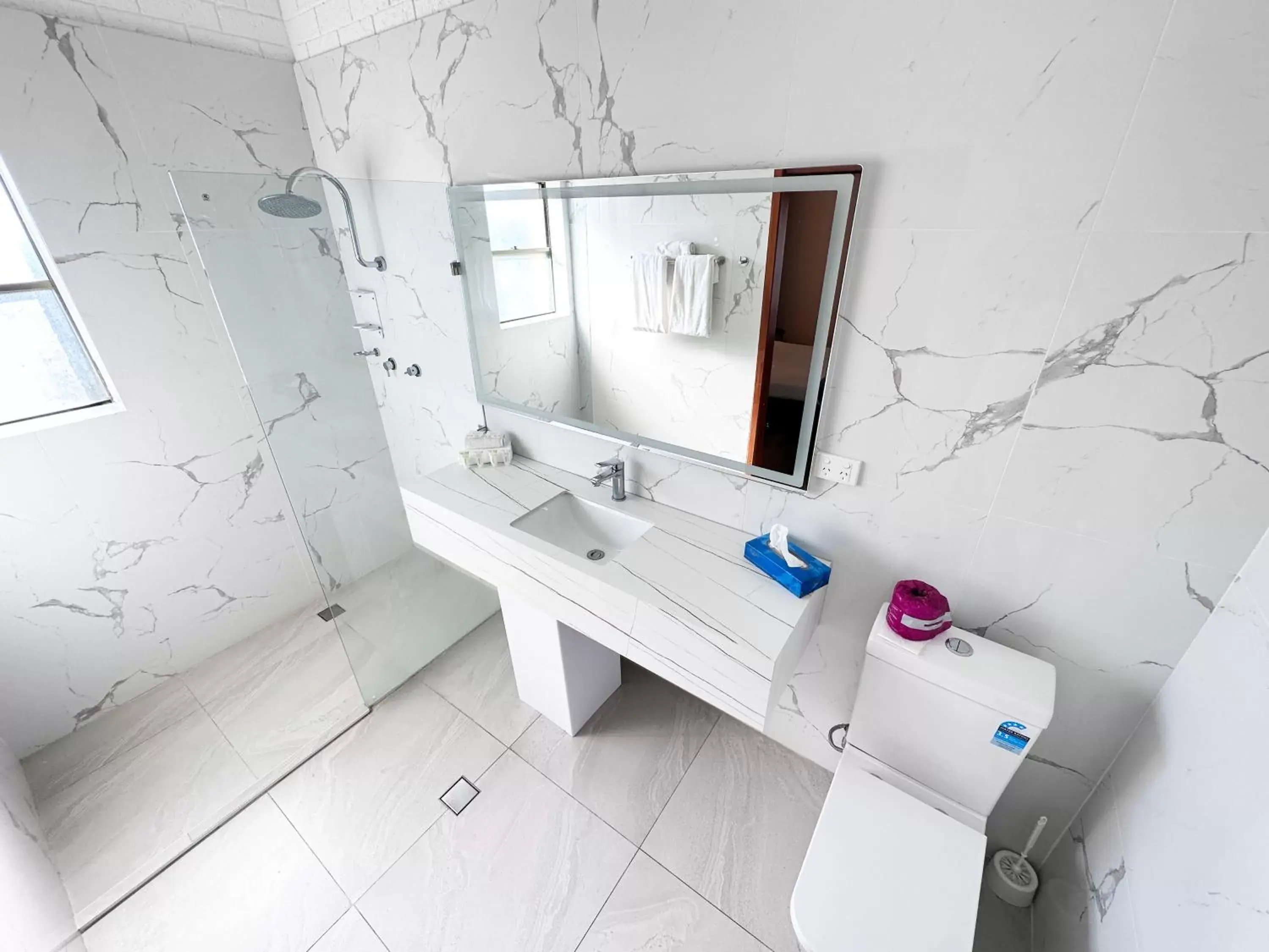 Bathroom in Spa Village Travel Inn Bathroom in Spa Village Travel Inn