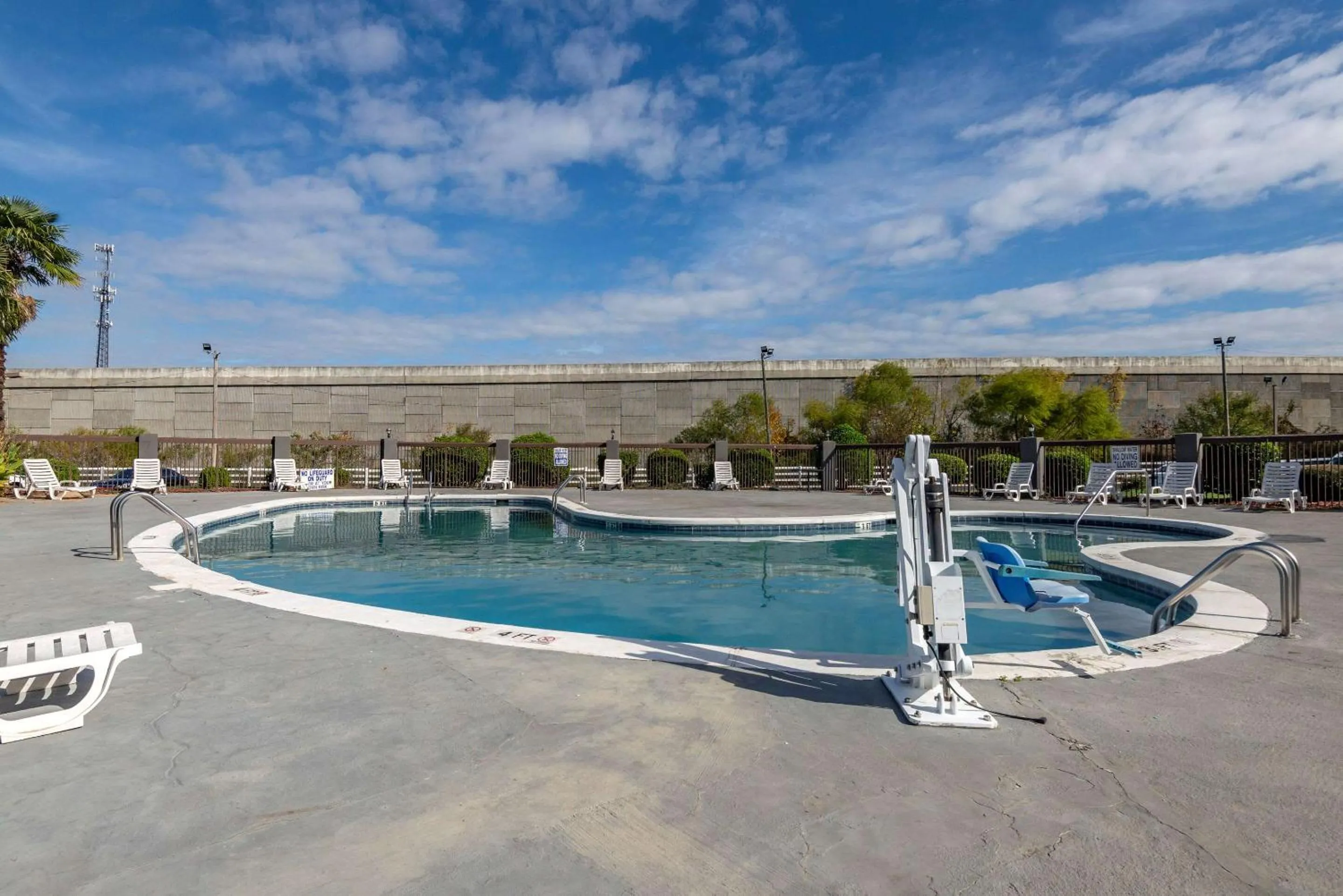 Swimming pool in Quality Inn Rock Hill Northeast I-77