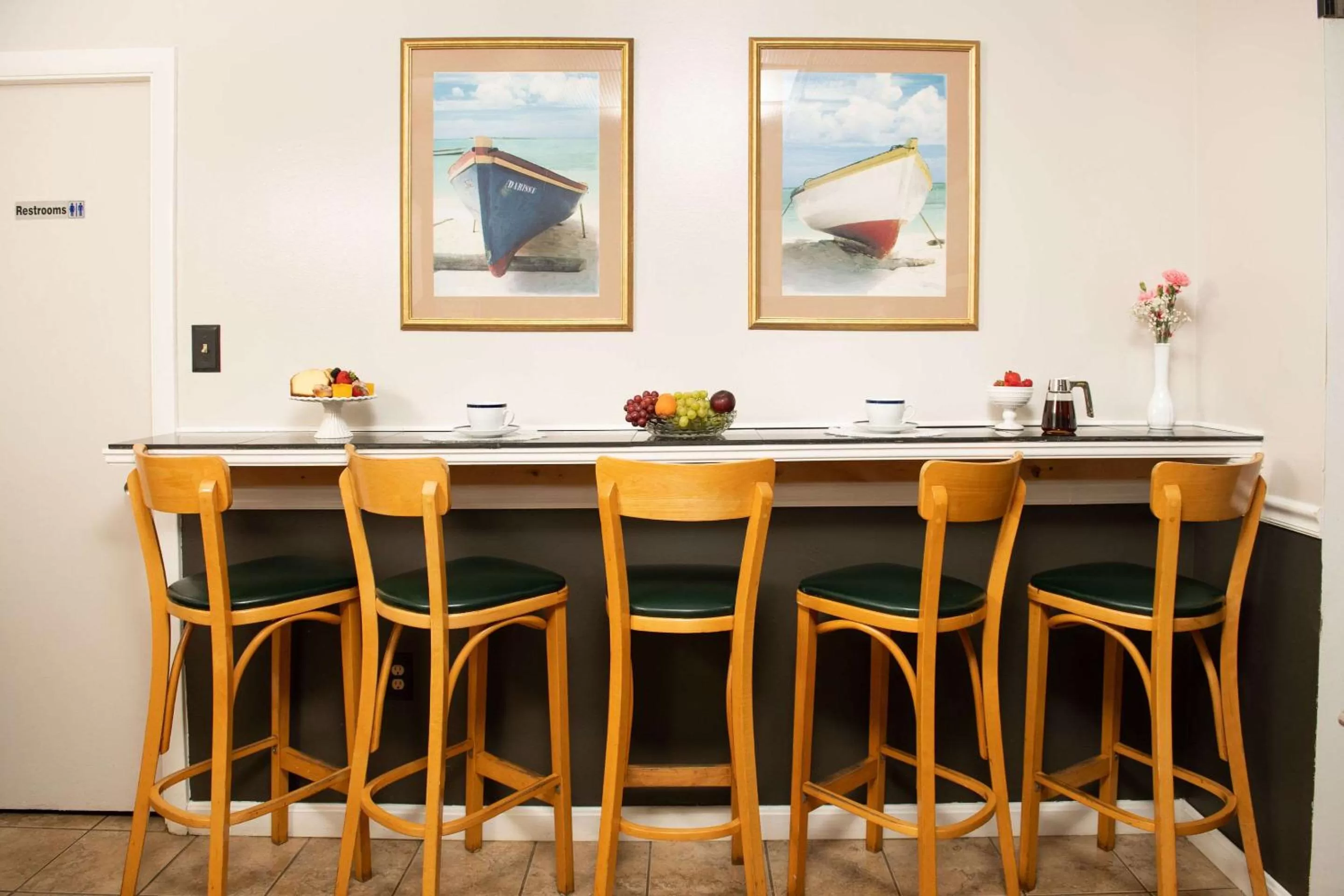 Breakfast in Rodeway Inn Middletown - Newport