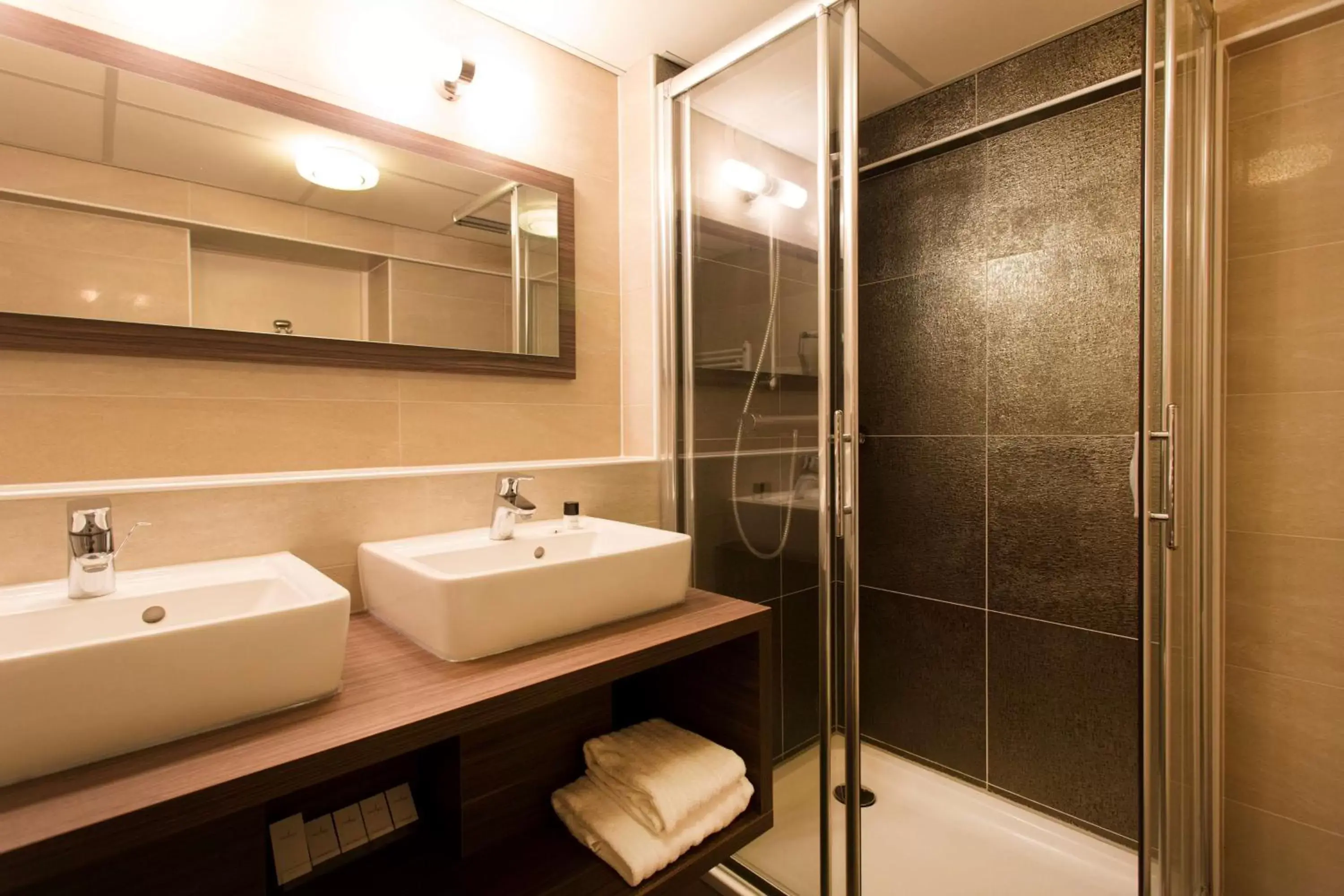 Photo of the whole room, Bathroom in Best Western Museumhotels Delft