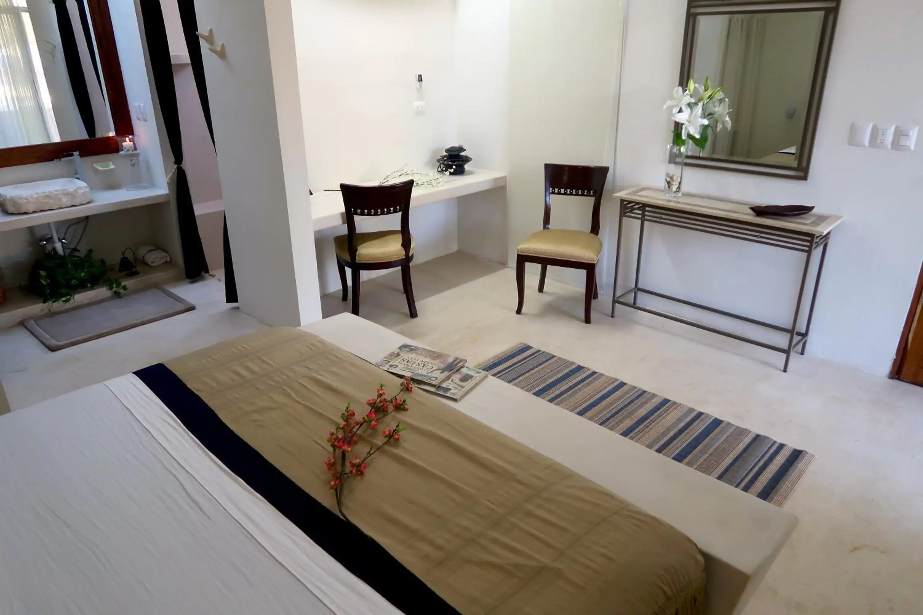 Shower, Seating Area in Hotel Casa de Campo Conkal Merida