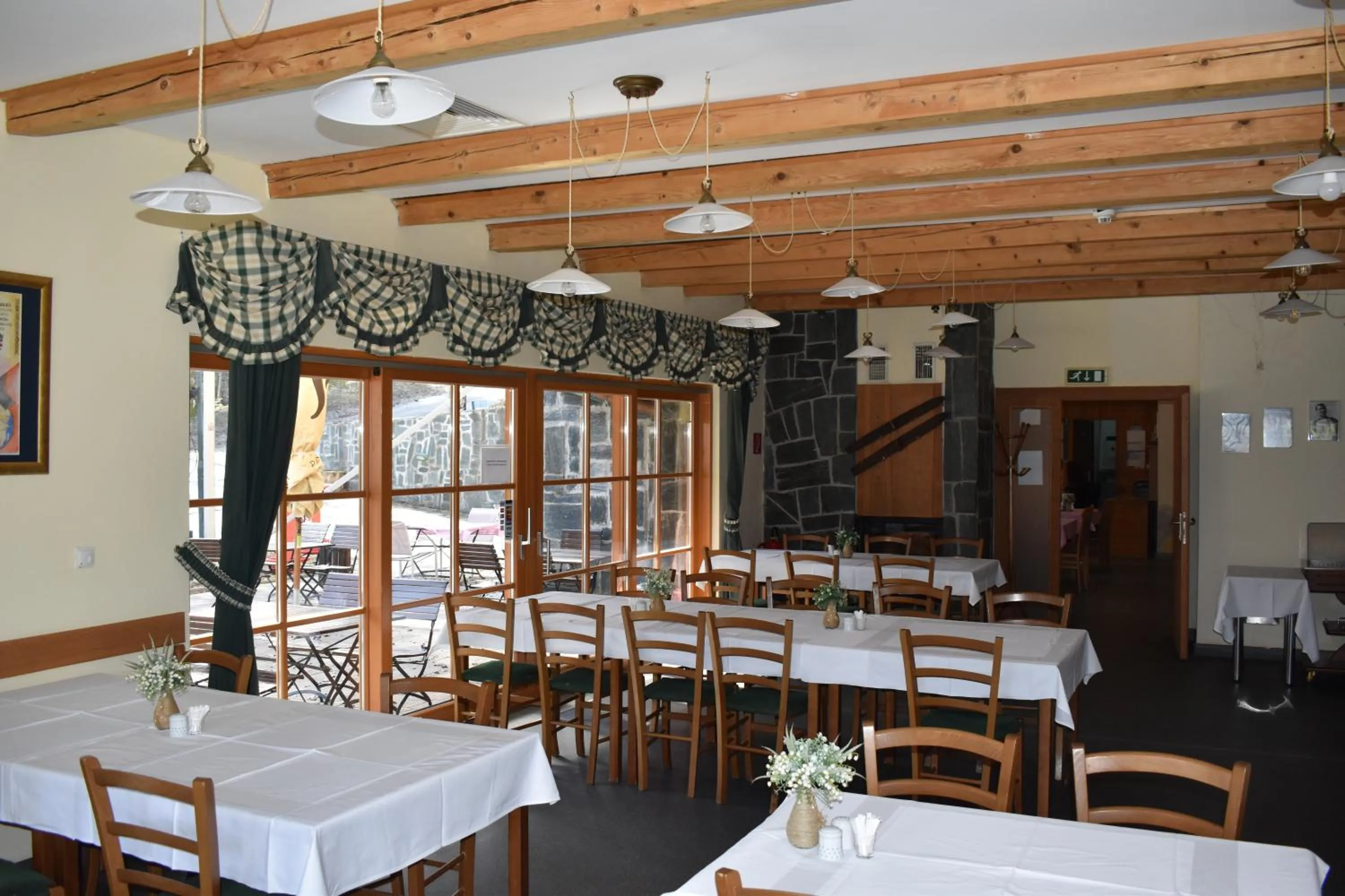 Restaurant/places to eat in Aparthotel Snjezna Kraljica