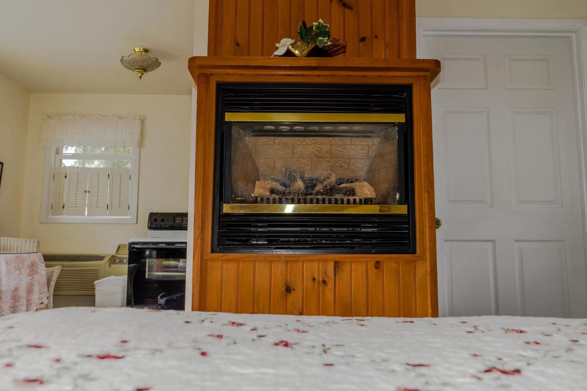 Bed in The Chimney Rock Inn & Cottages