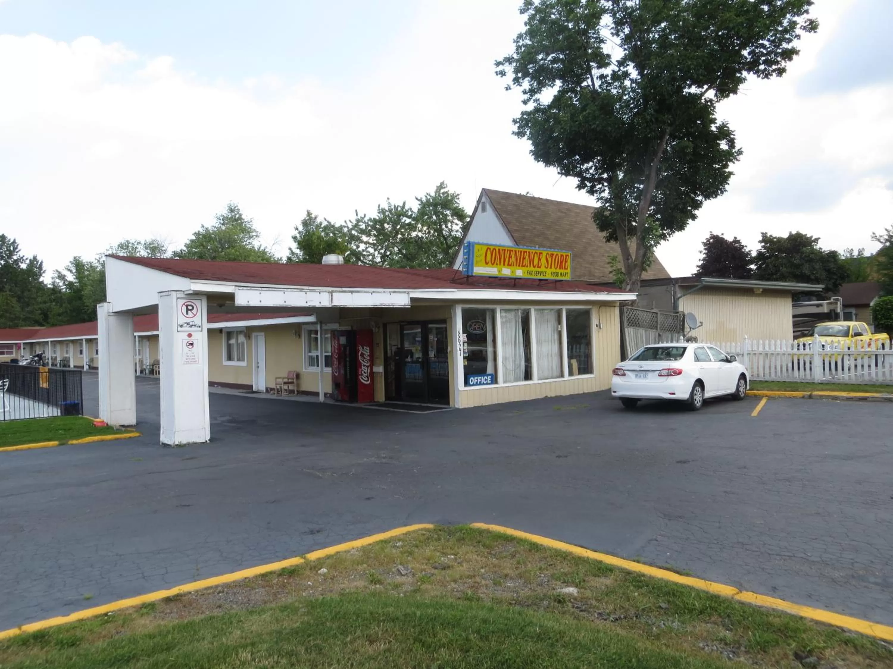 Shopping Area in Star Inn by Elevate Rooms