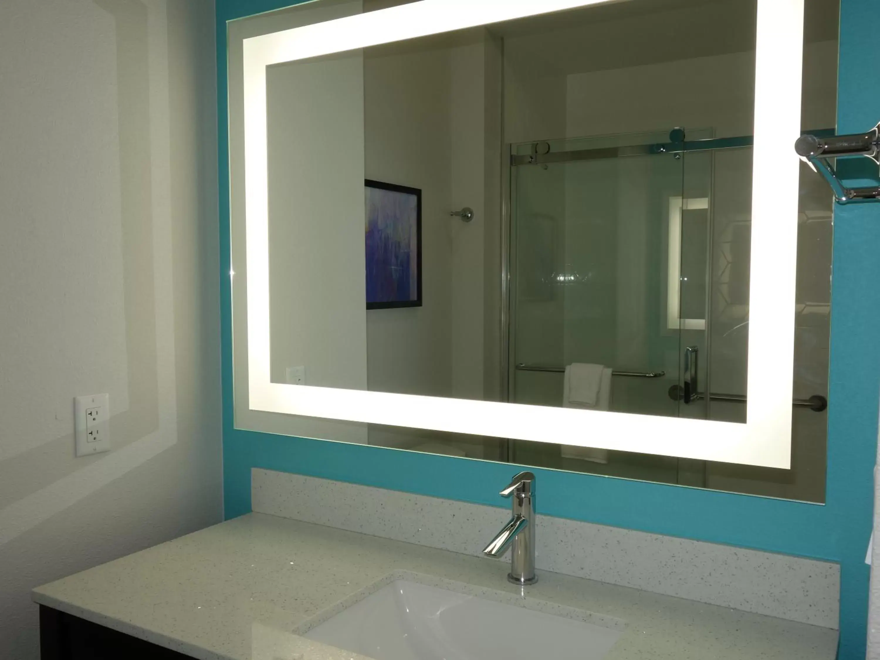 Shower, Bathroom in La Quinta by Wyndham San Antonio Alamo City