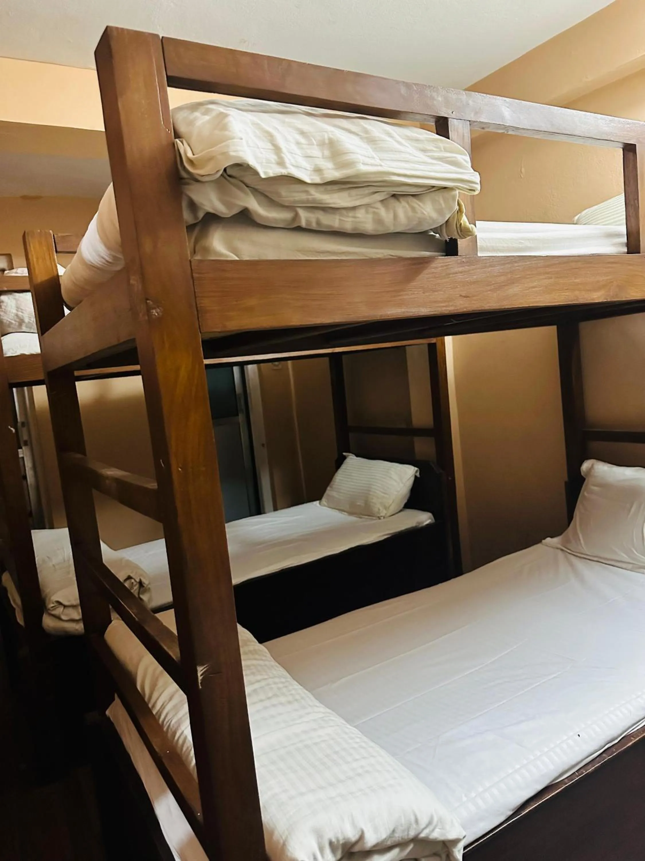 bunk bed, Bed in Hotel Travelers Home