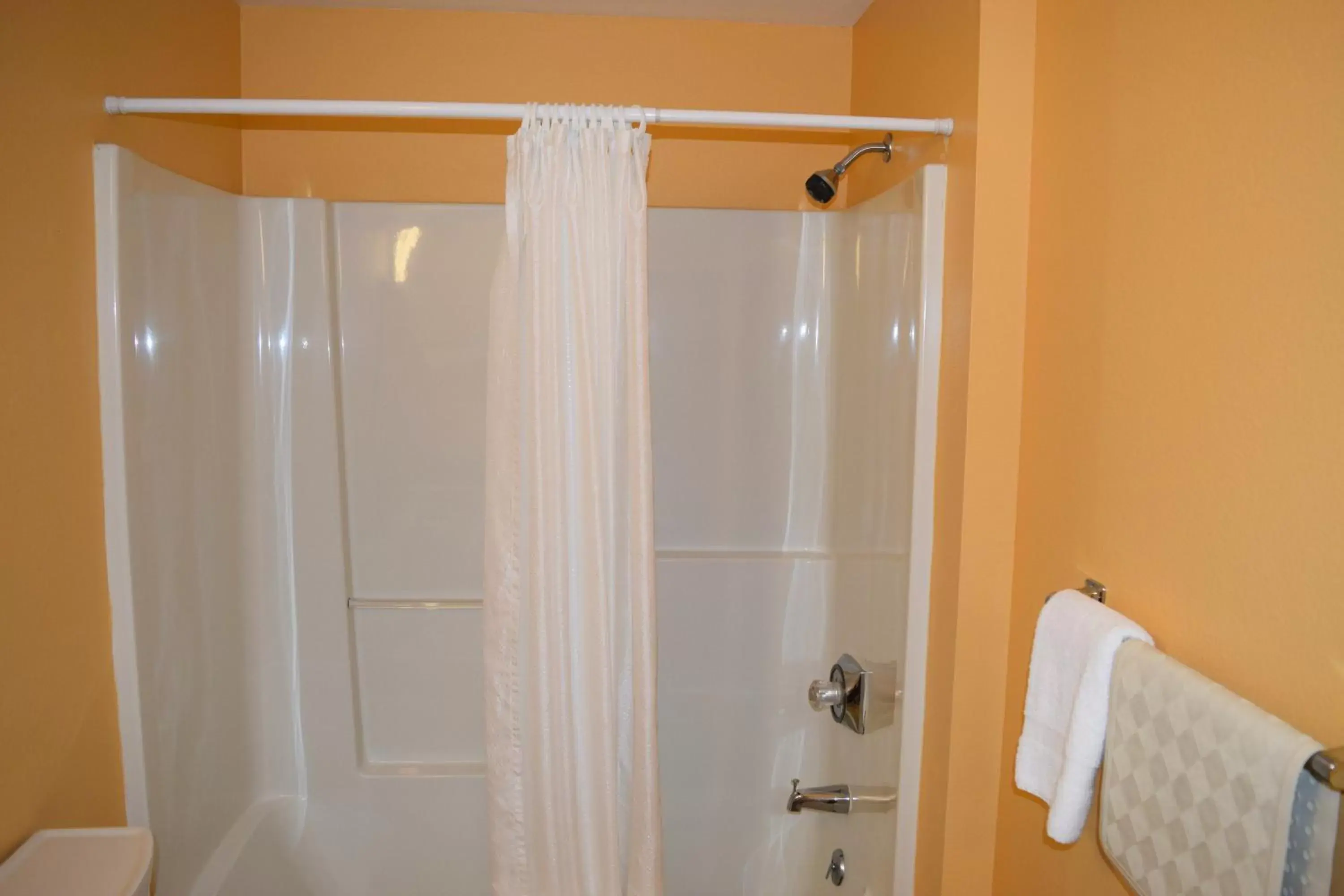 Bathroom in Royal Victorian Motel