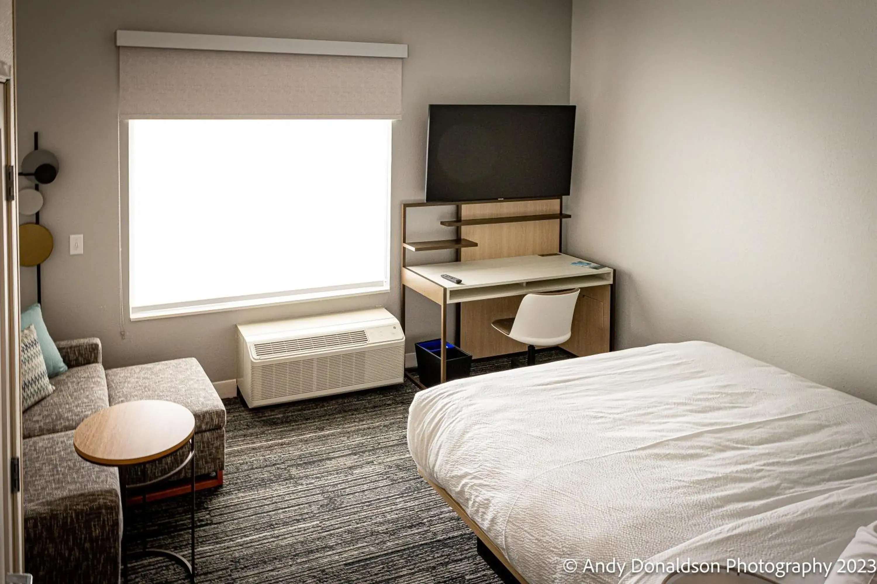 Bed, TV/Entertainment Center in TownePlace Suites by Marriott New Philadelphia