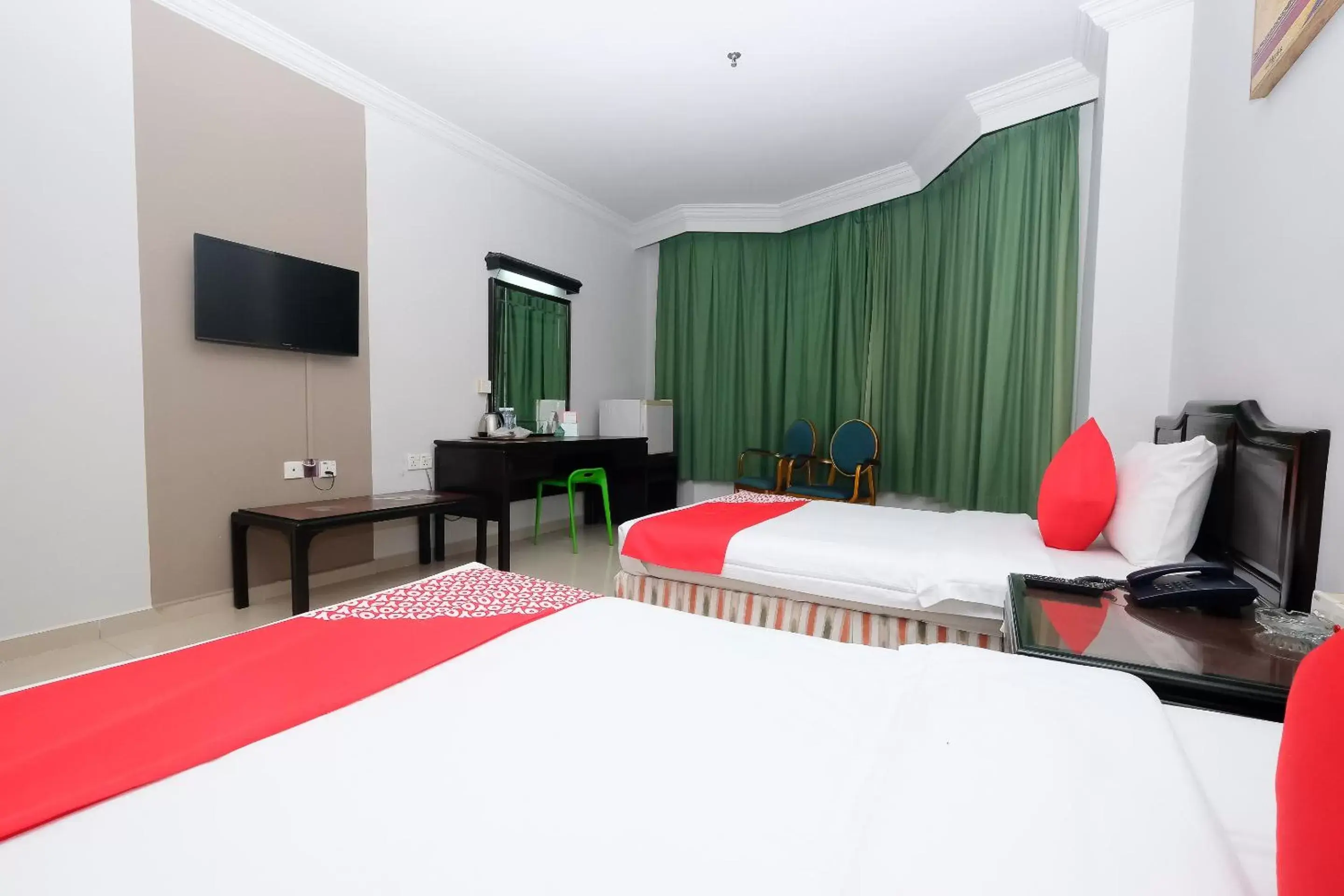 Bedroom, Bed in Super OYO 1236 Hotel Green Park