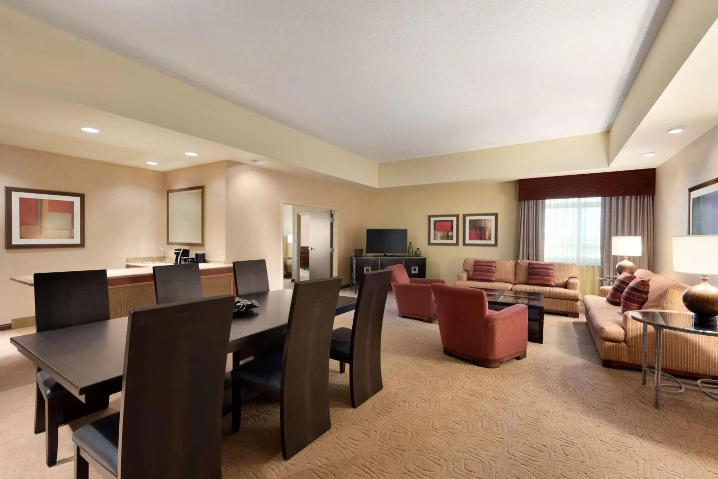 Living room in Embassy Suites Omaha- La Vista/ Hotel & Conference Center