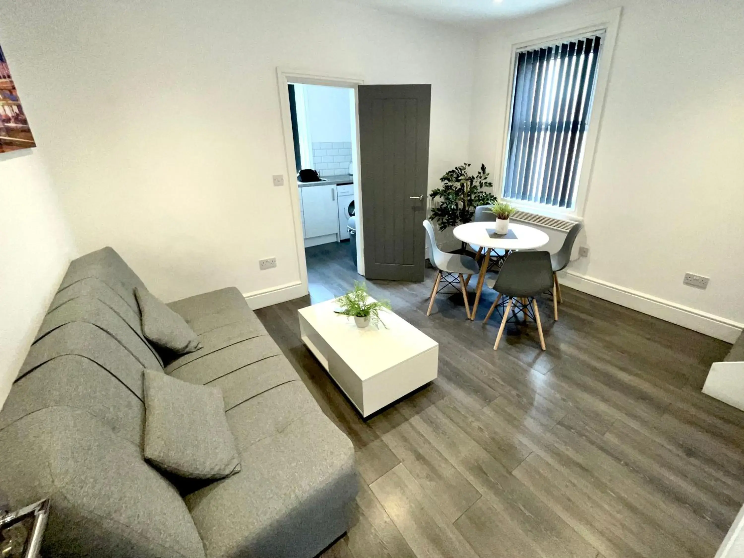 Living room, Seating Area in Albert Luxury Hottub and Jacuzzi Apartments