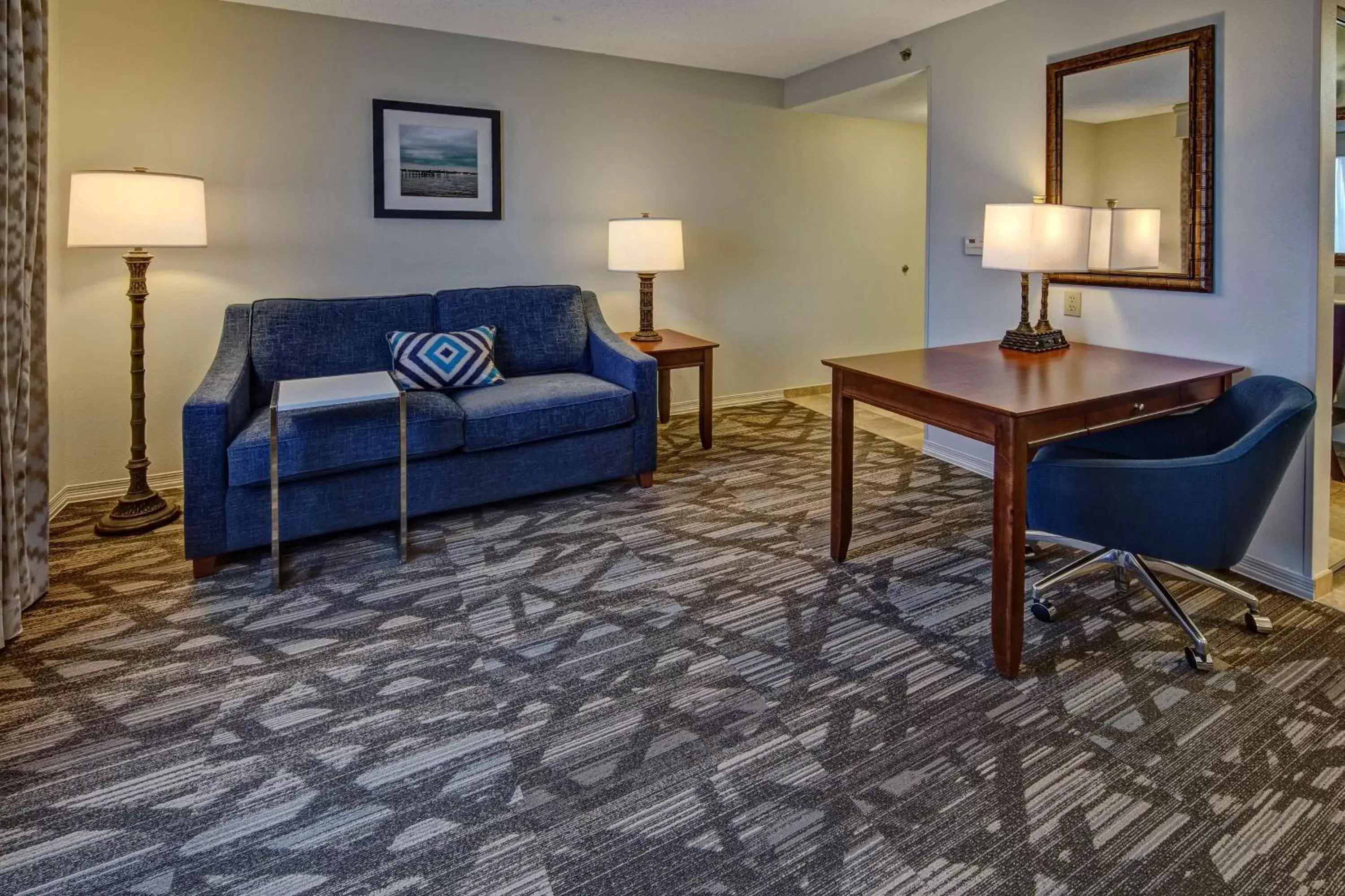 Bedroom, Seating Area in Hampton Inn & Suites Stuart-North