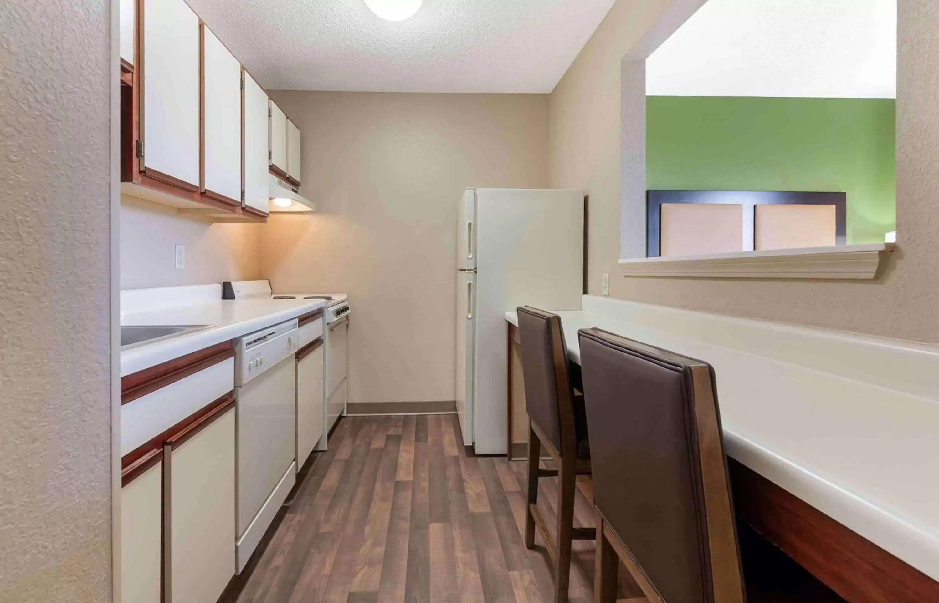 Bedroom, Kitchen/Kitchenette in Extended Stay America Suites - Rockford - State Street