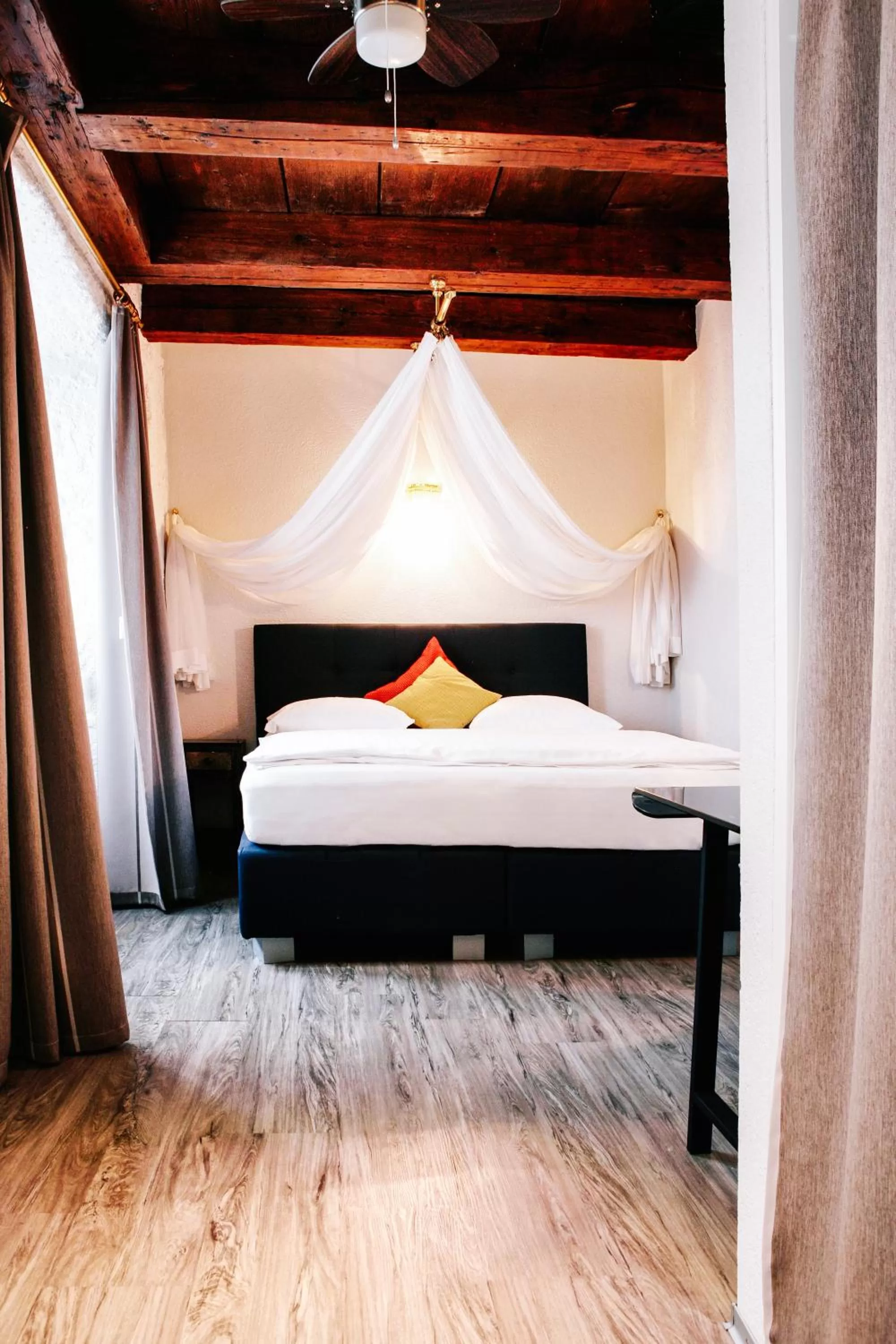 Bed in Hotel Murtenhof & Krone