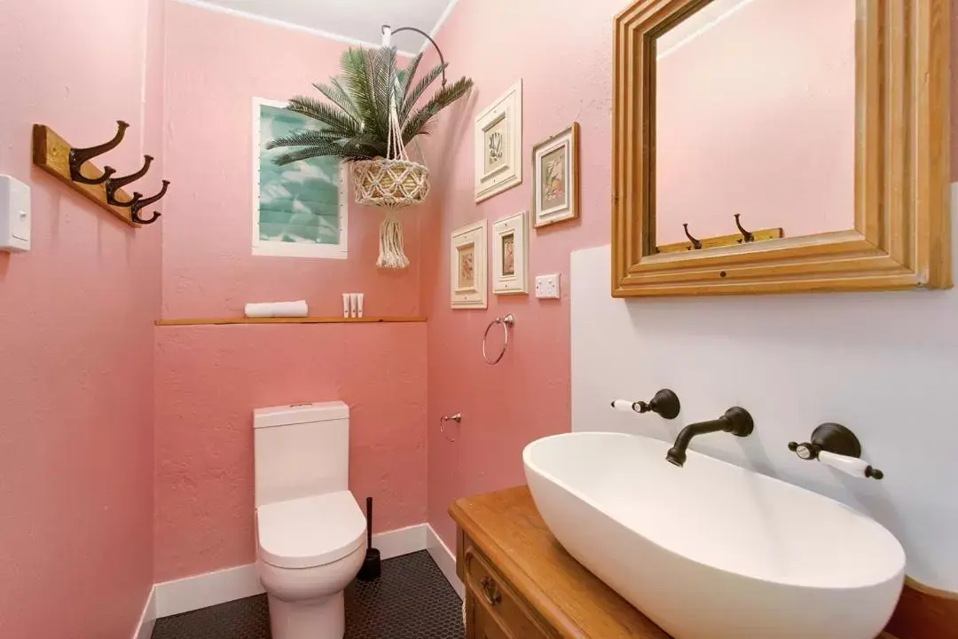 Bathroom in Manly Waves Studios & Apartments