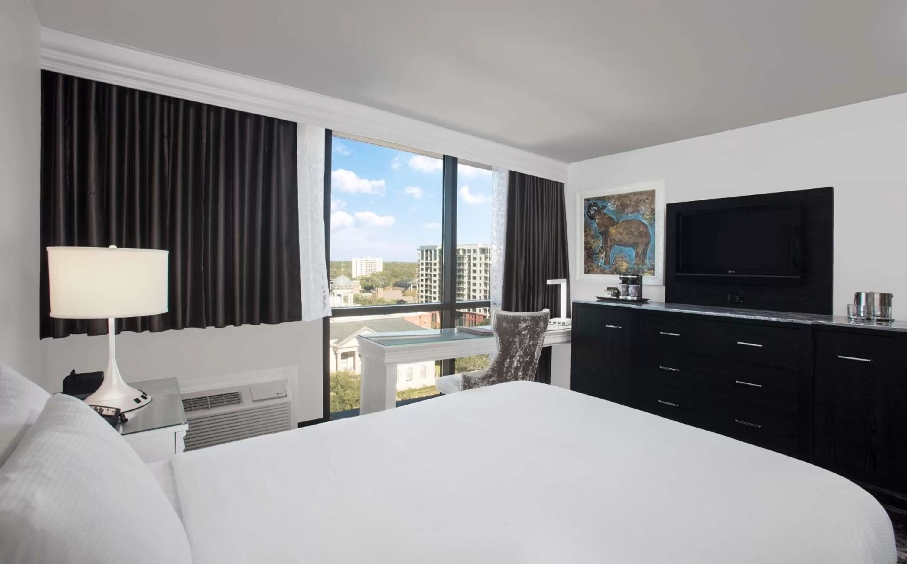 Bedroom, Bed in DoubleTree by Hilton Hotel Tallahassee