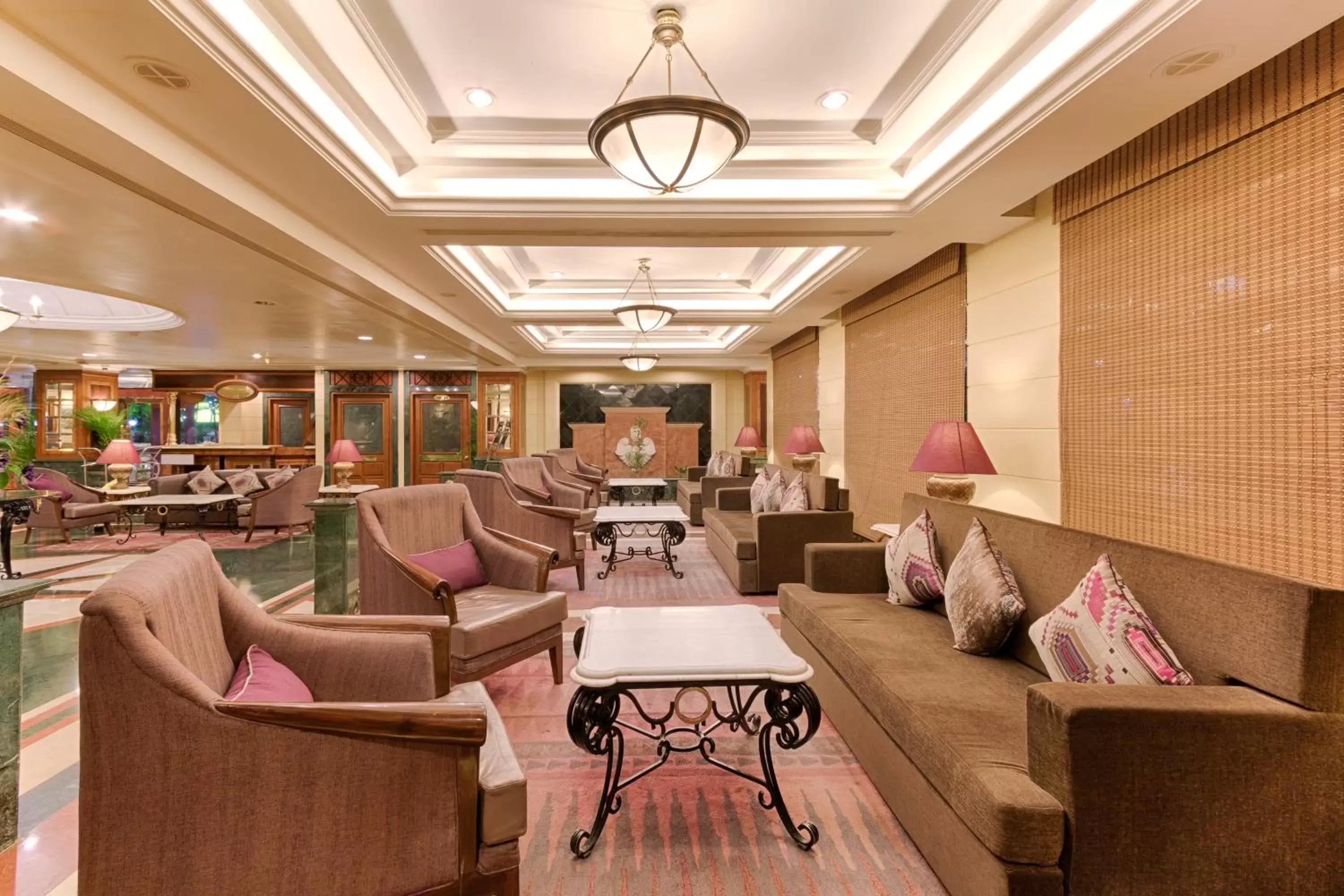Lobby or reception, Restaurant/Places to Eat in Quality Hotel D V Manor