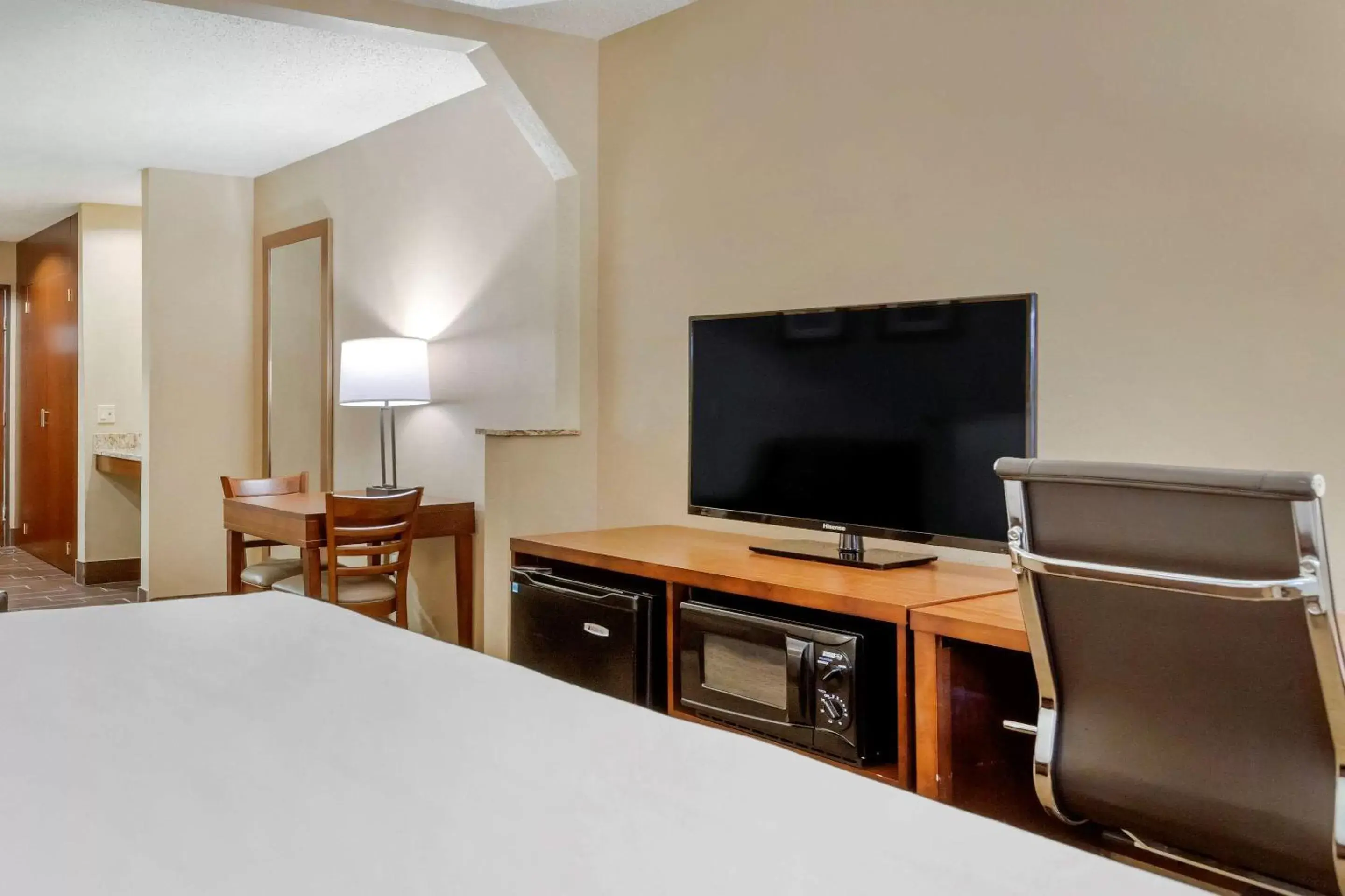 Photo of the whole room, TV/Entertainment Center in Comfort Inn