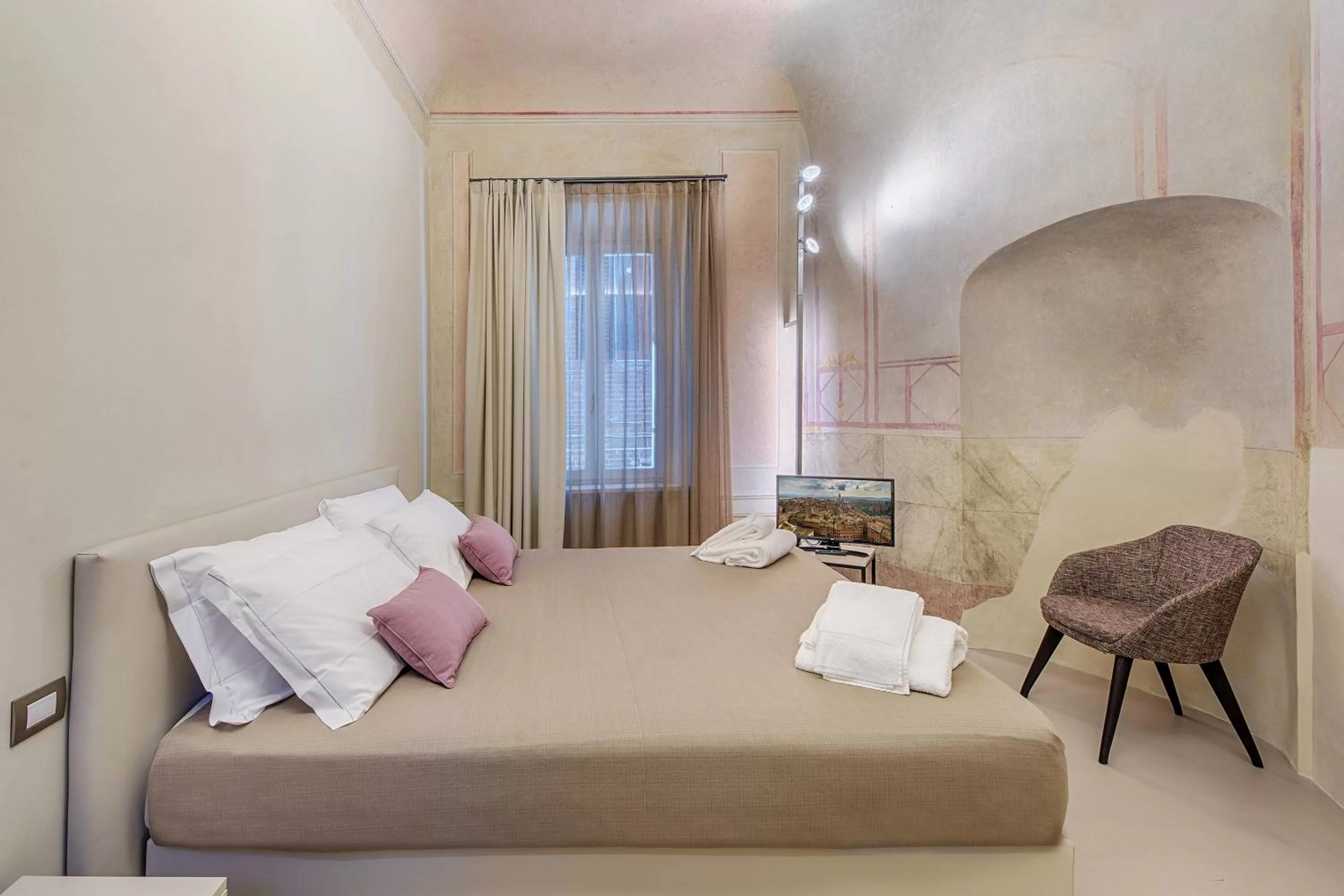 Photo of the whole room, Bed in Residenza d'Epoca Le Aquile