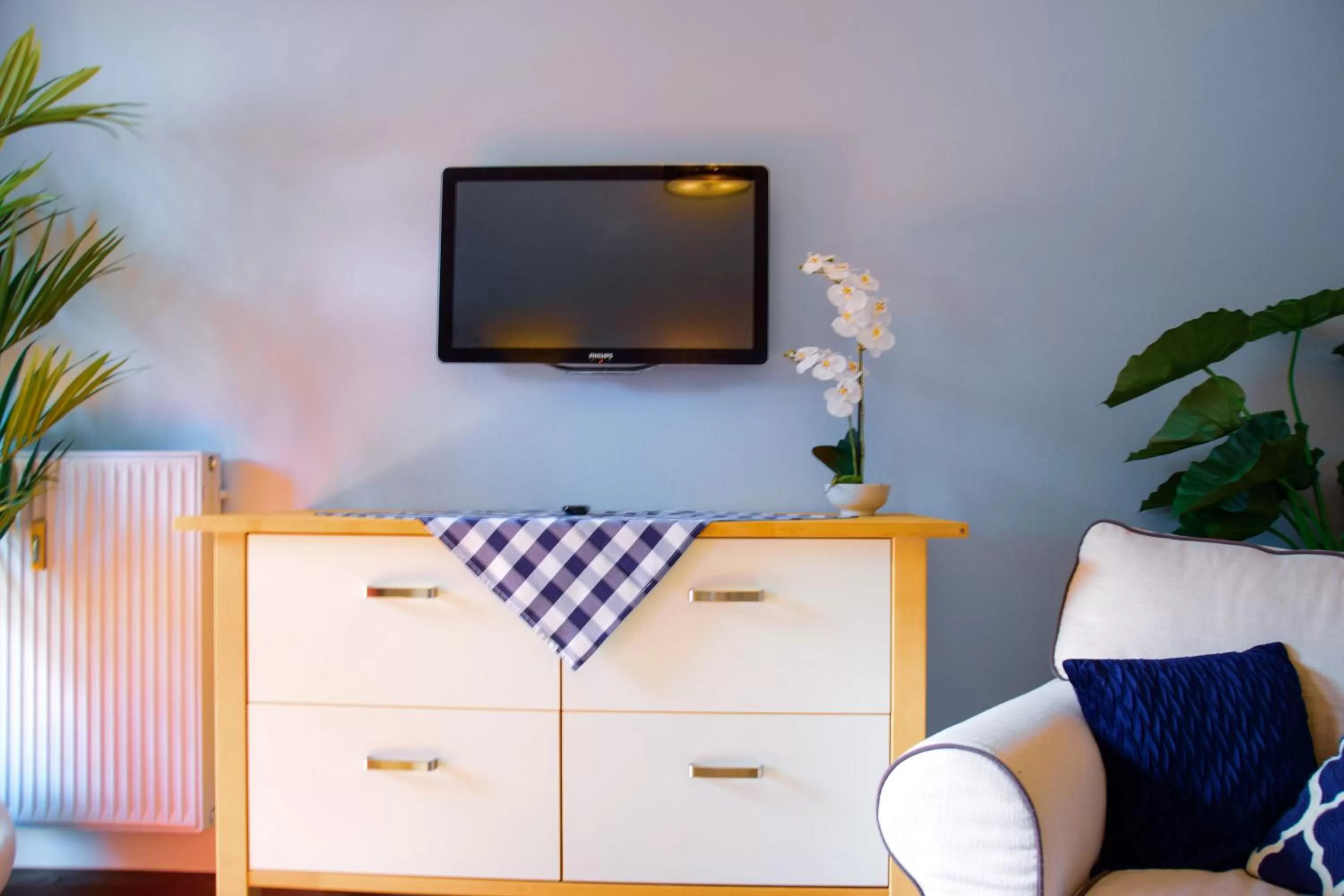 Living room, TV/Entertainment Center in Sauna & Whirlpool - ALPENLIEBE APARTments