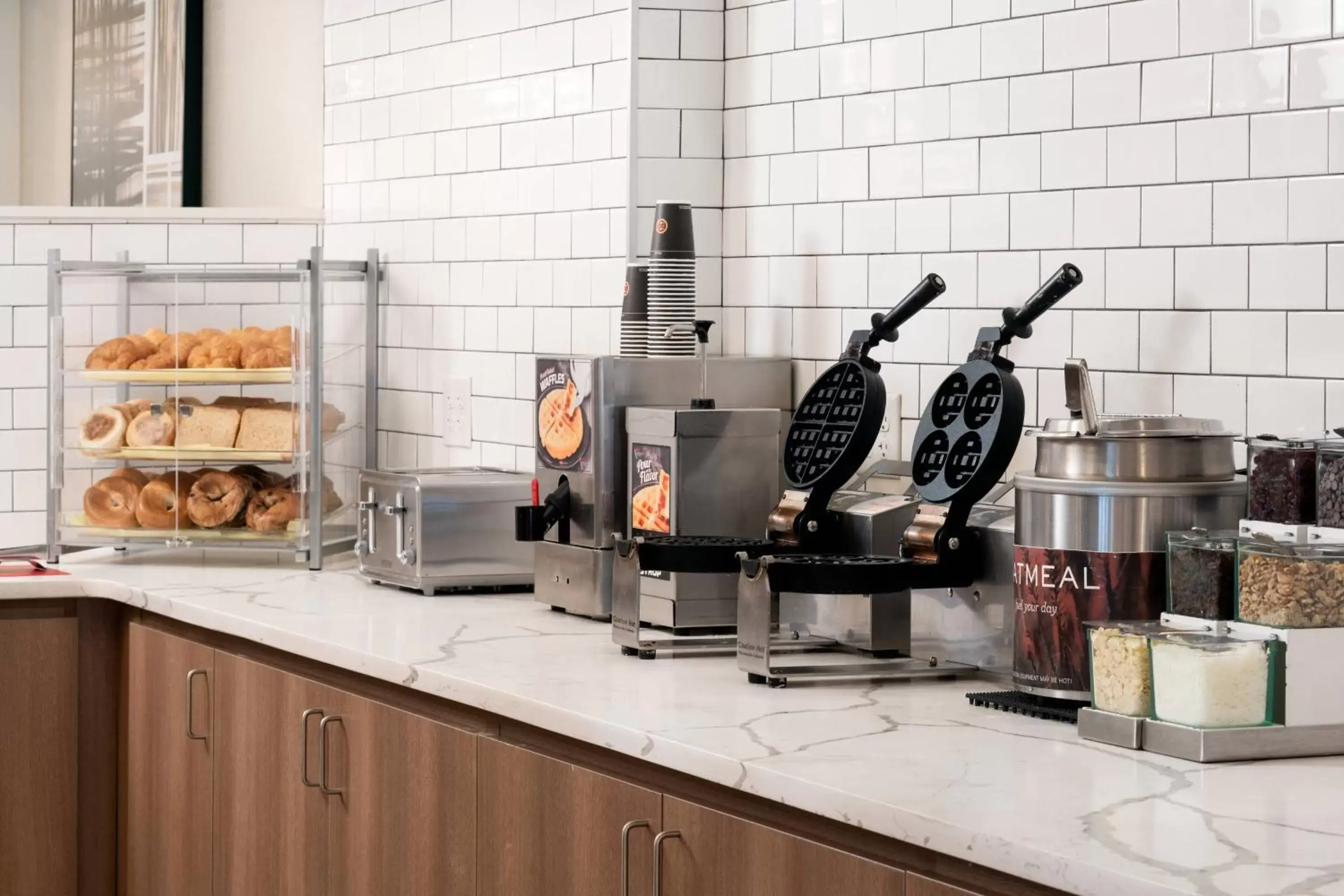 Breakfast, Kitchen/Kitchenette in Residence Inn by Marriott Las Vegas Convention Center