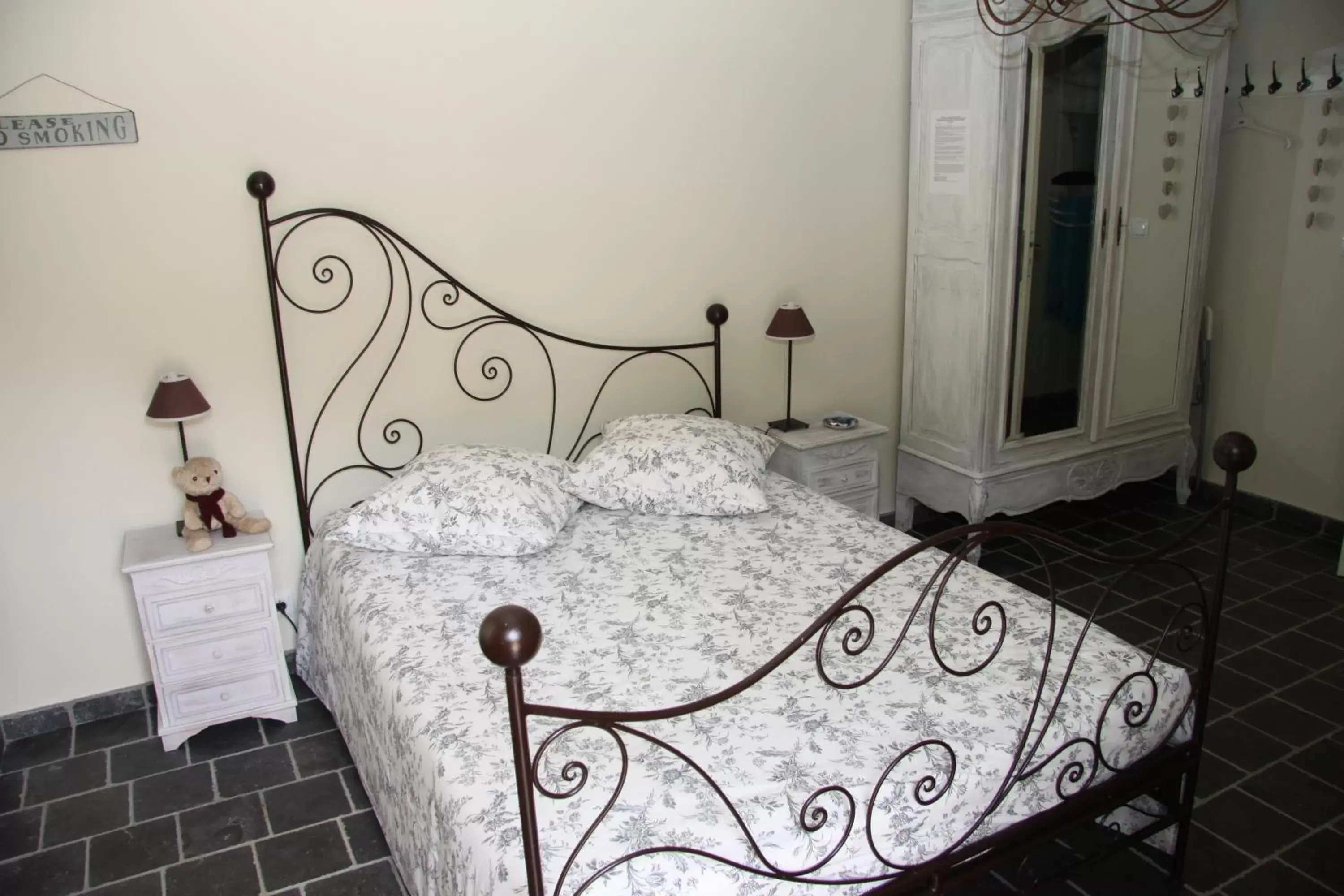 Decorative detail, Bed in La Bastide de Fontaille