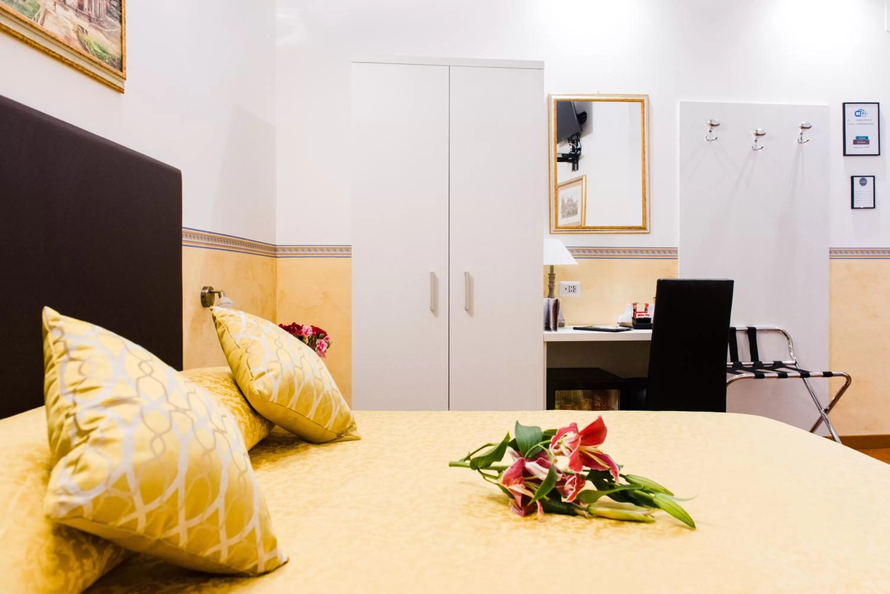 Photo of the whole room, Bed in Domus Popolo