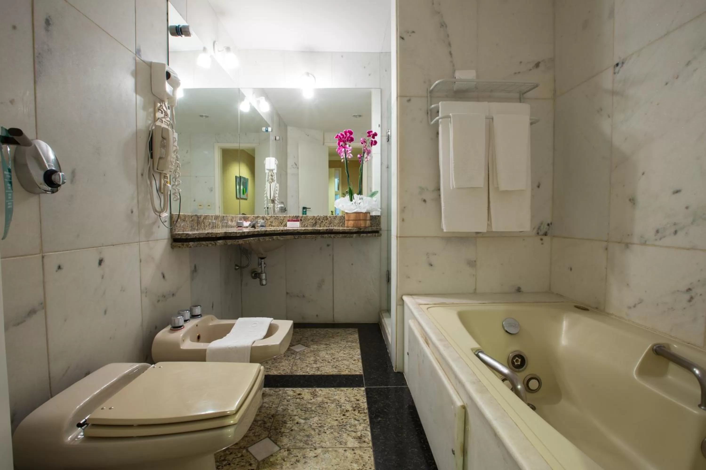 Bathroom in Augusto's Copacabana Hotel