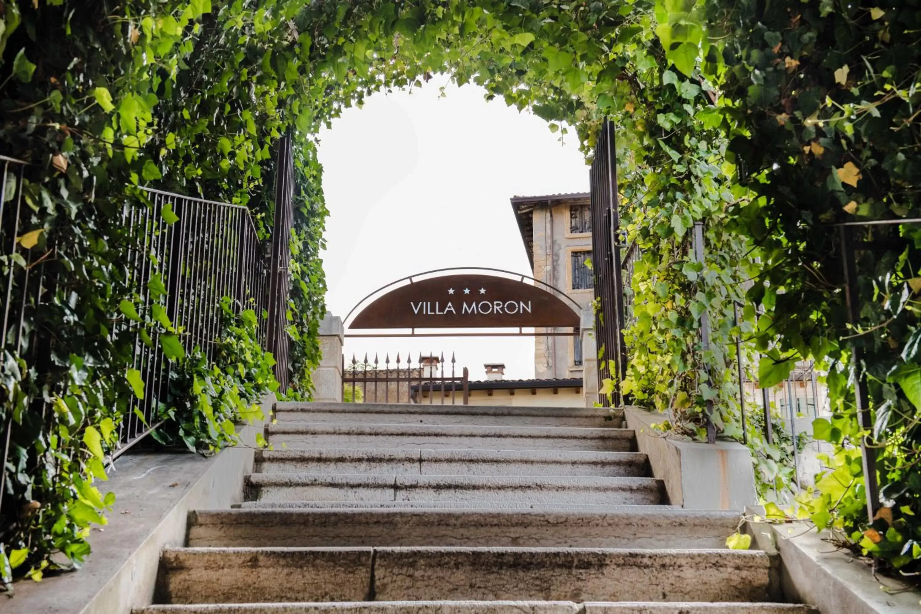 Facade/entrance in Hotel Villa Moron