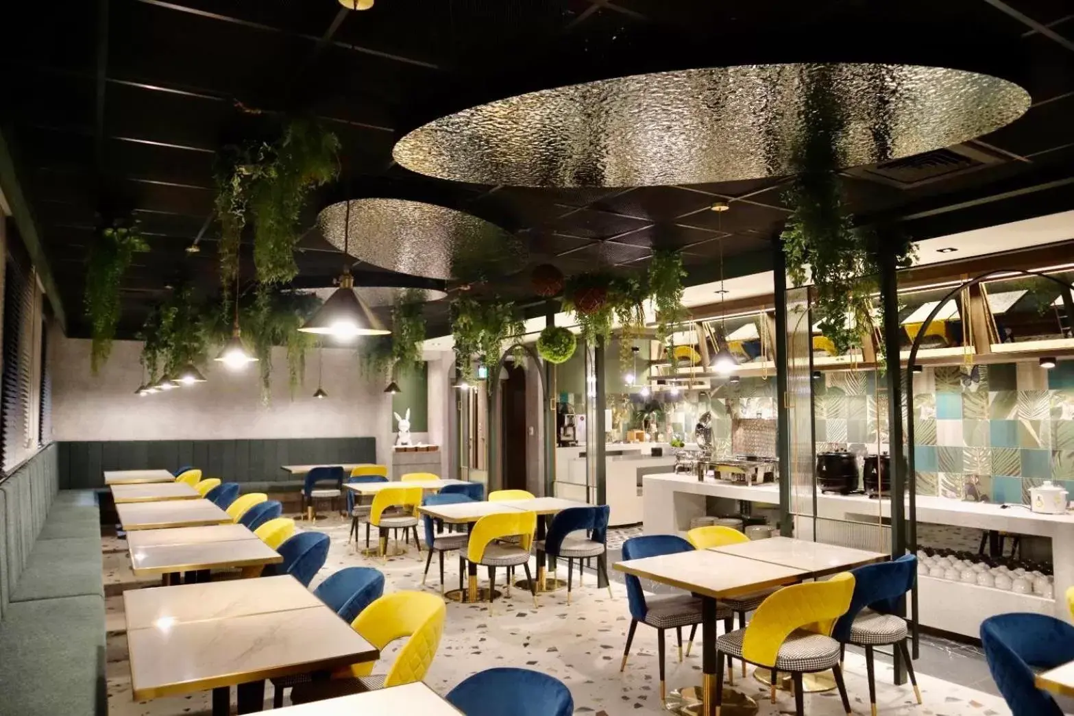 Restaurant/places to eat in Tenz Go Hotel Restaurant/places to eat in Tenz Go Hotel