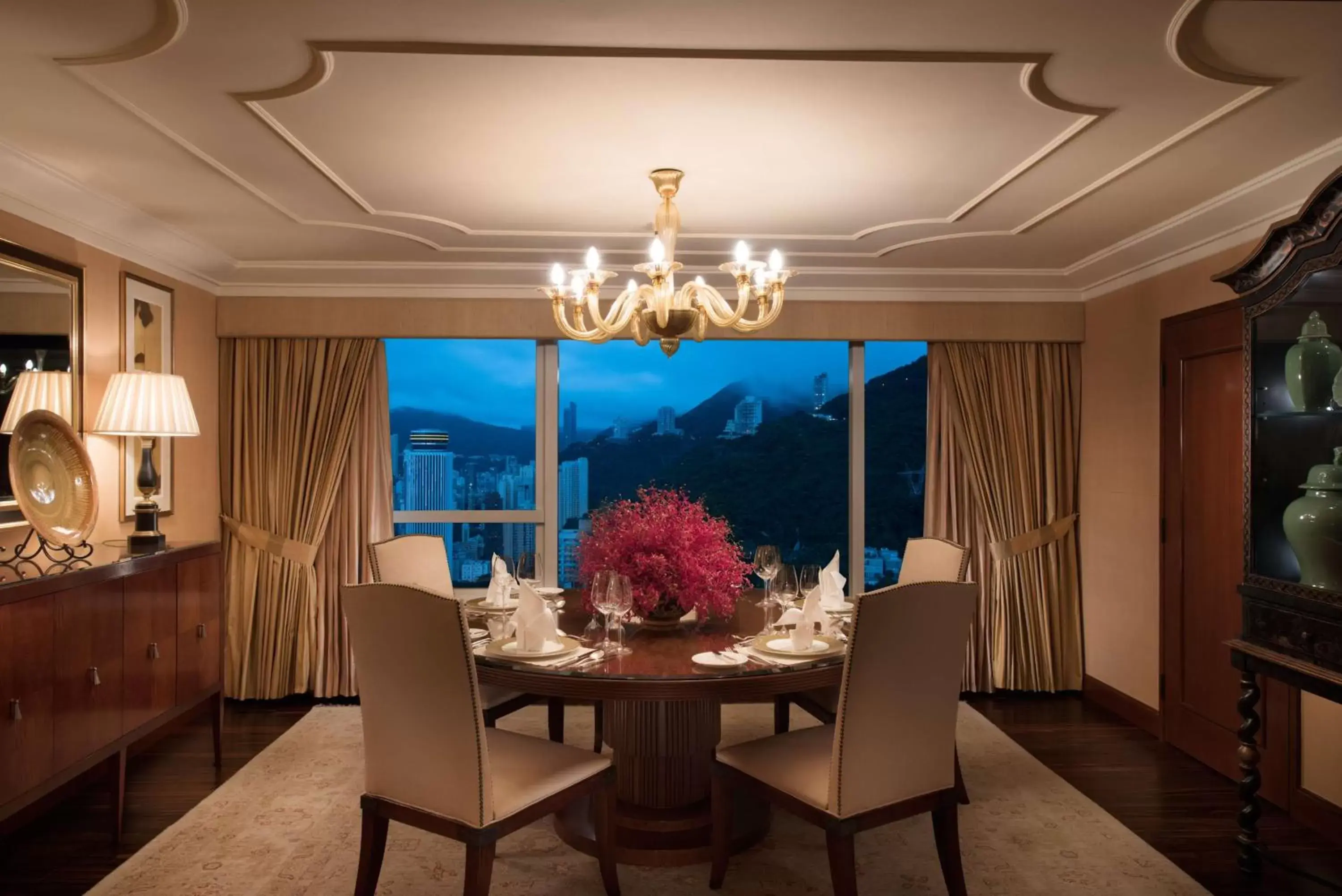 Living room, Dining Area in Conrad Hong Kong