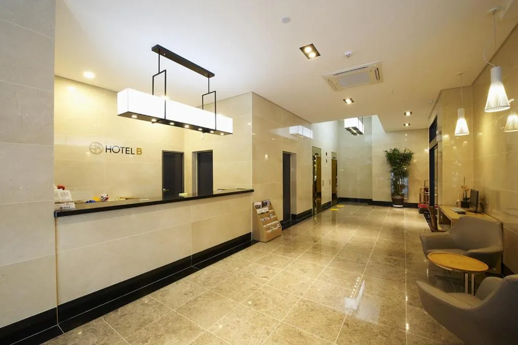 Lobby or reception in Hotel B