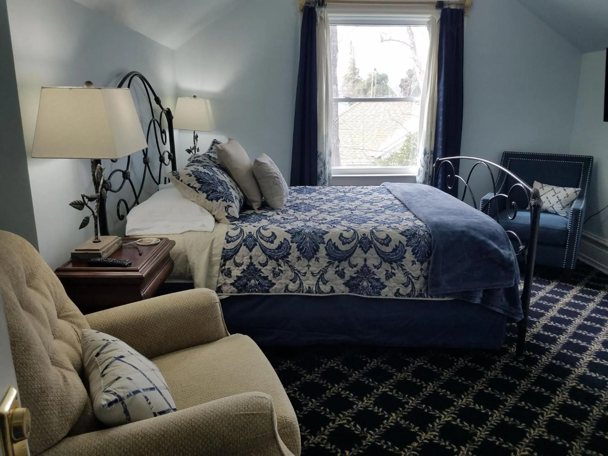 Bedroom, Bed in Abbey House Inn