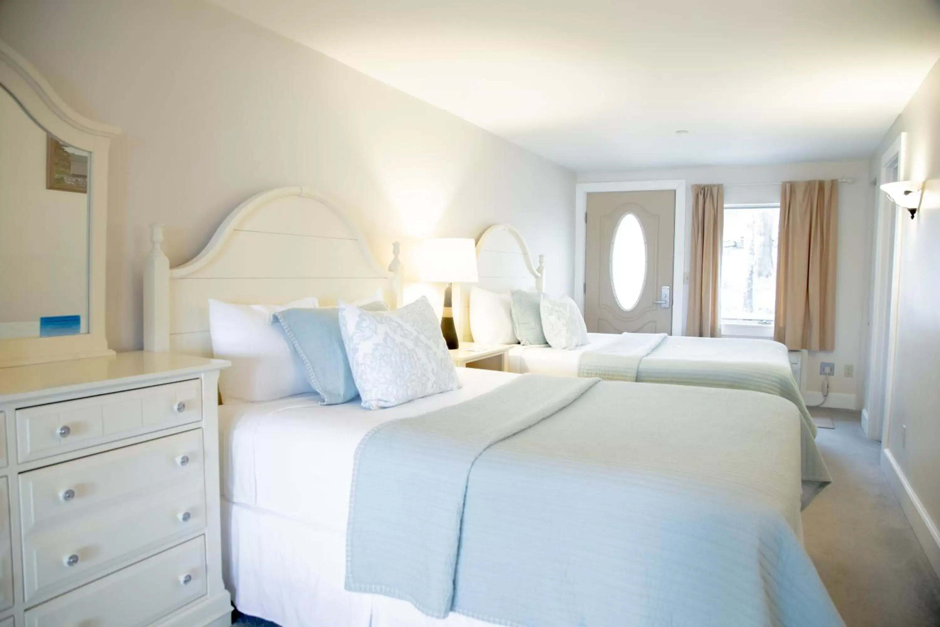 Bed in Sheepscot Harbour Village Resort