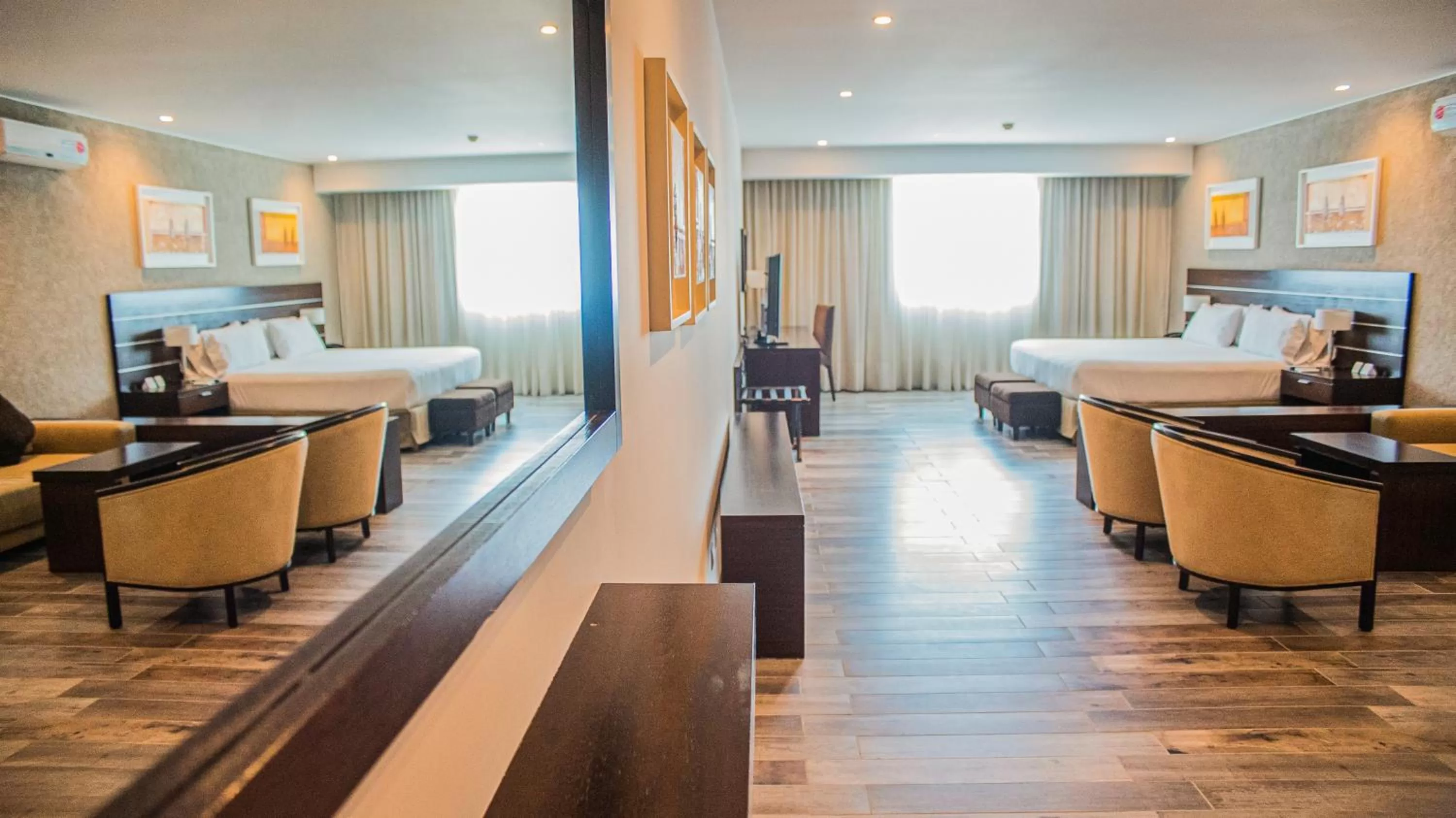 Photo of the whole room, Bed in Orfeo Suites Cordoba