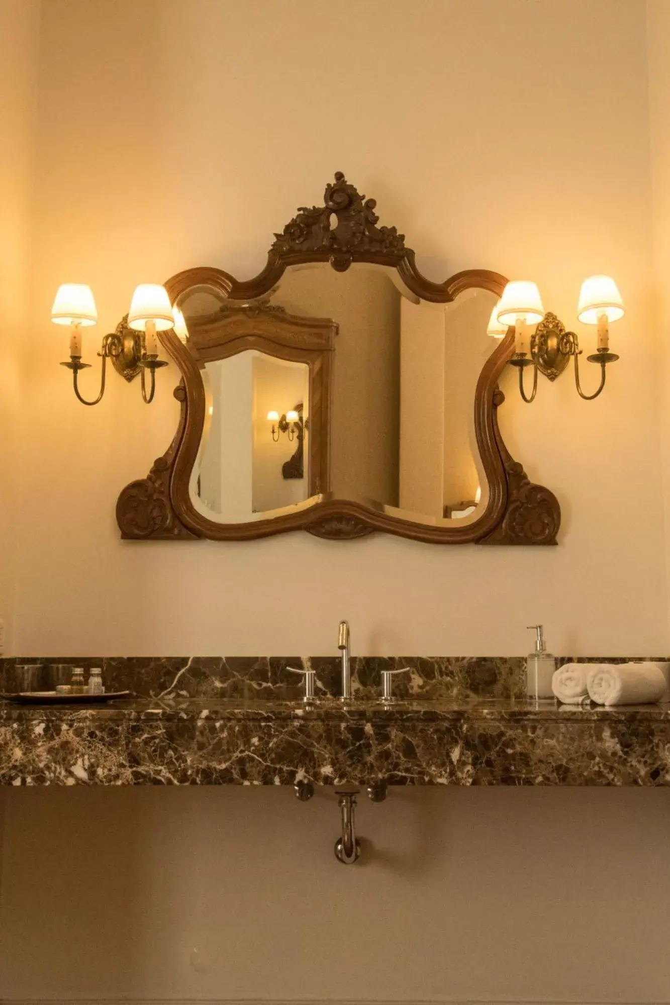 Bathroom in Magnolia Hotel Boutique