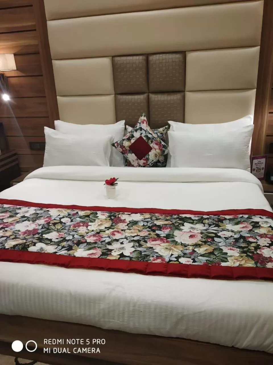 Bed in Hotel Makhan Residency