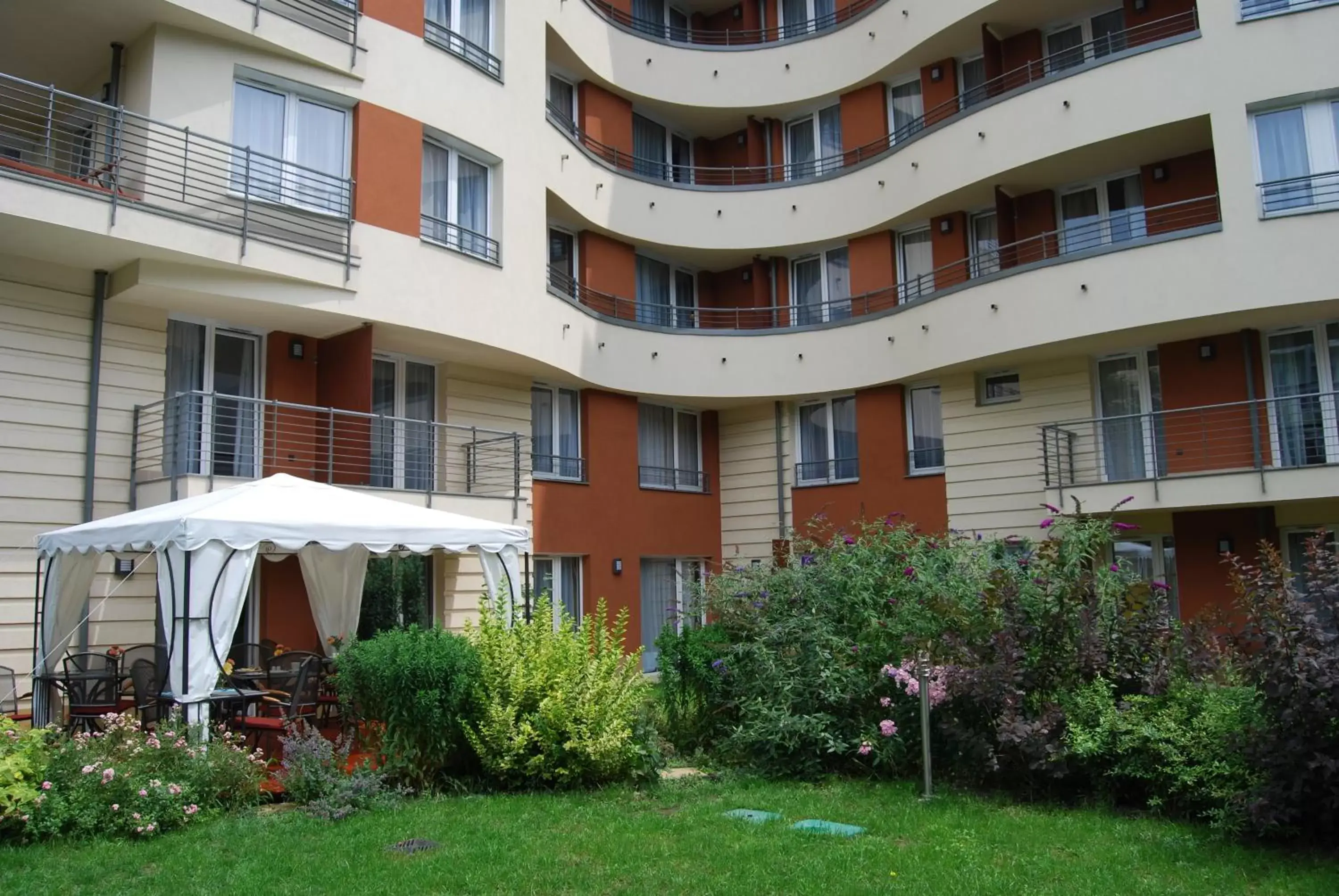 Facade/entrance, Property Building in Escala Hotel & Suites