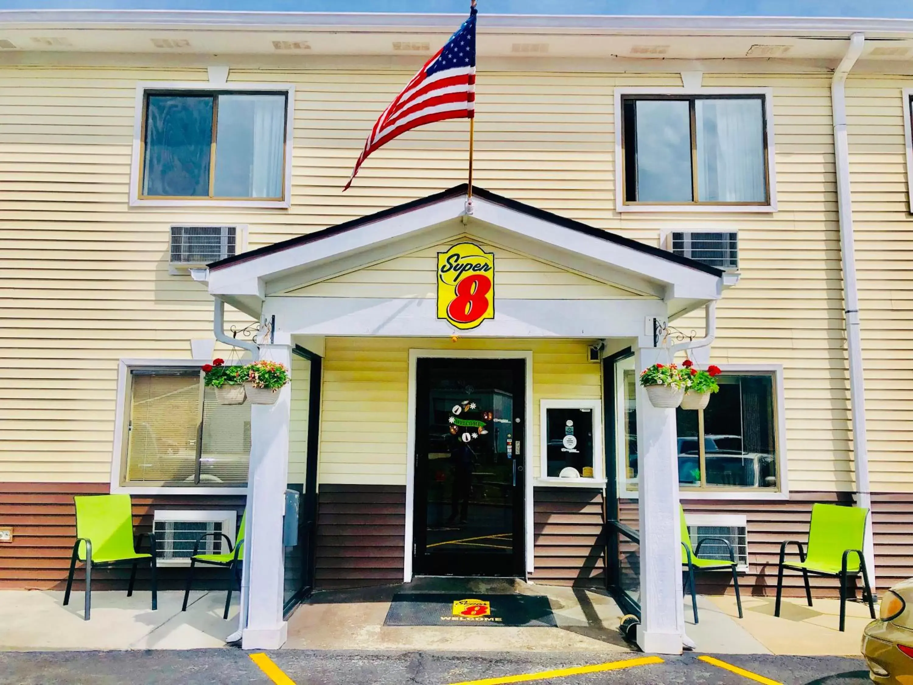 Property building in Super 8 by Wyndham Radcliff Ft. Knox Area Property building in Super 8 by Wyndham Radcliff Ft. Knox Area