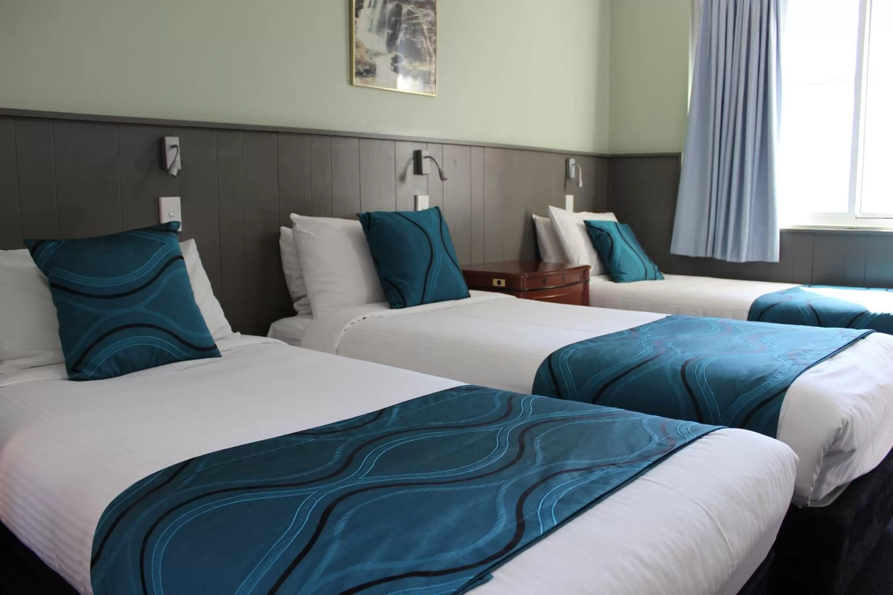 Bedroom, Bed in High Mountains Motor Inn