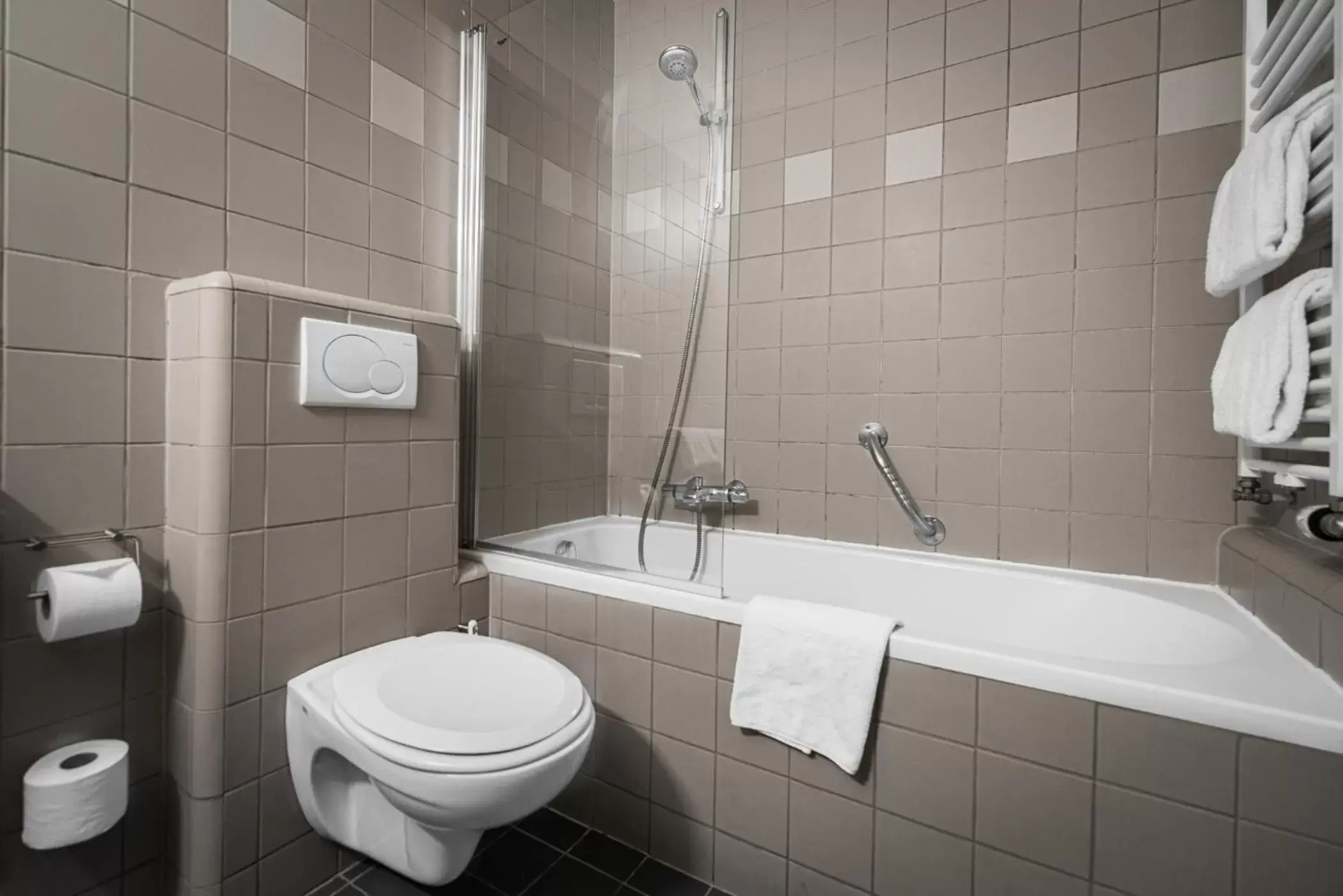 Toilet, Bathroom in Hotel Bourgoensch Hof