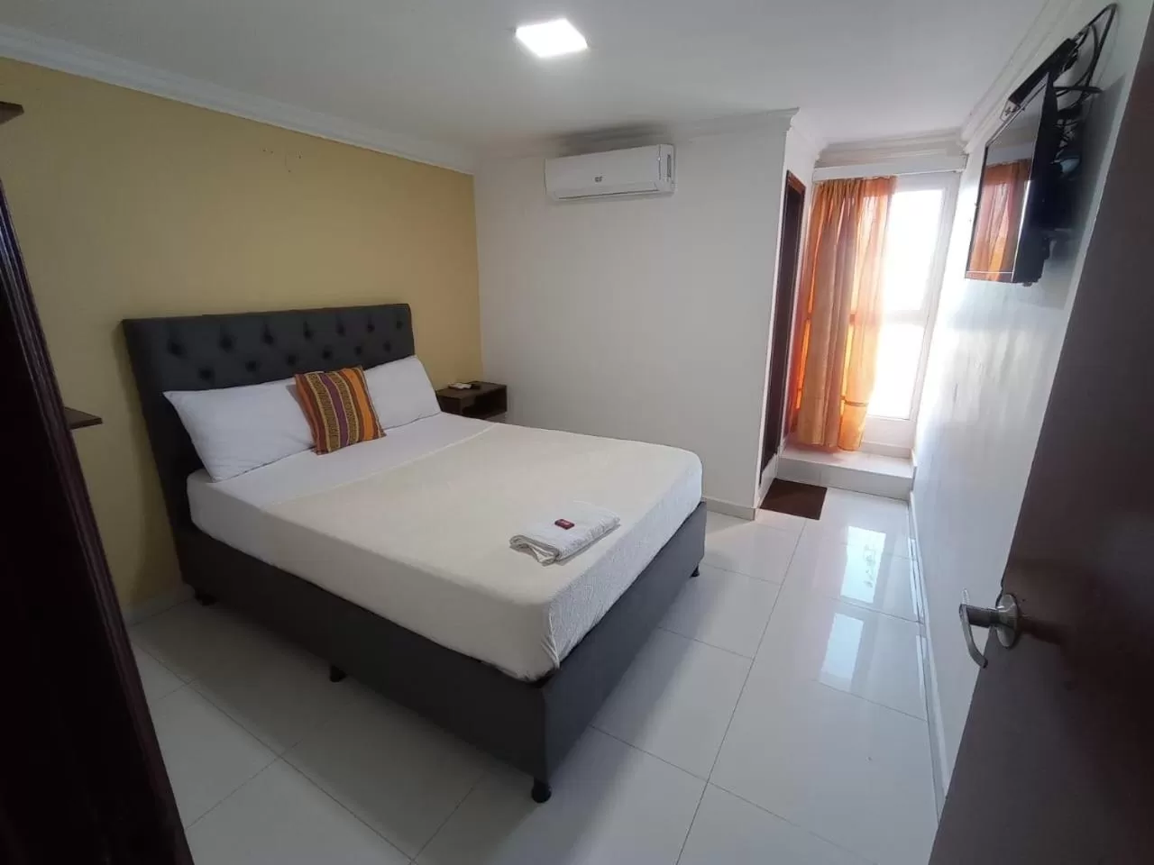 Bed in ANAJIRAWAA HOTEL