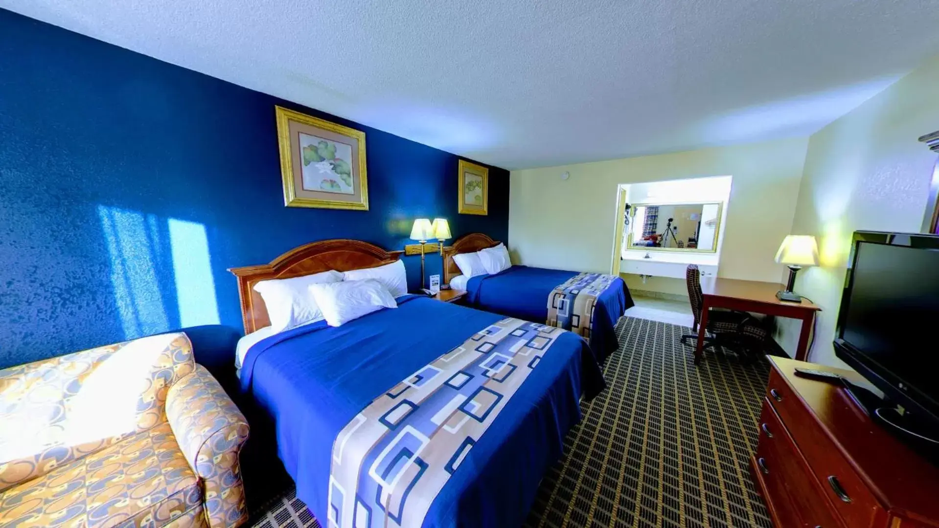 Double Room with Two Double Beds in Dahlonega Mountain Inn