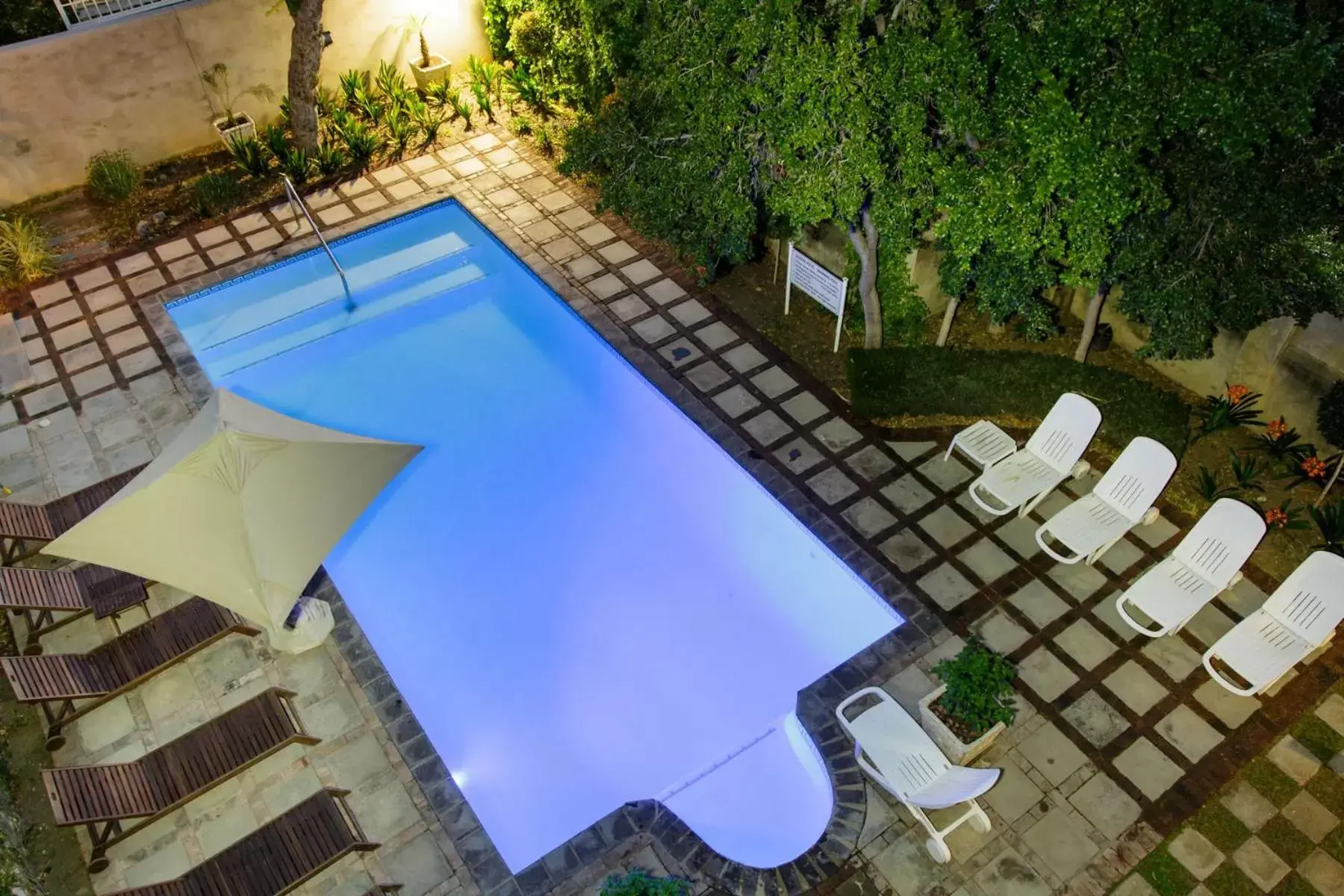 Swimming pool, Pool View in Queens Hotel by BON Hotels