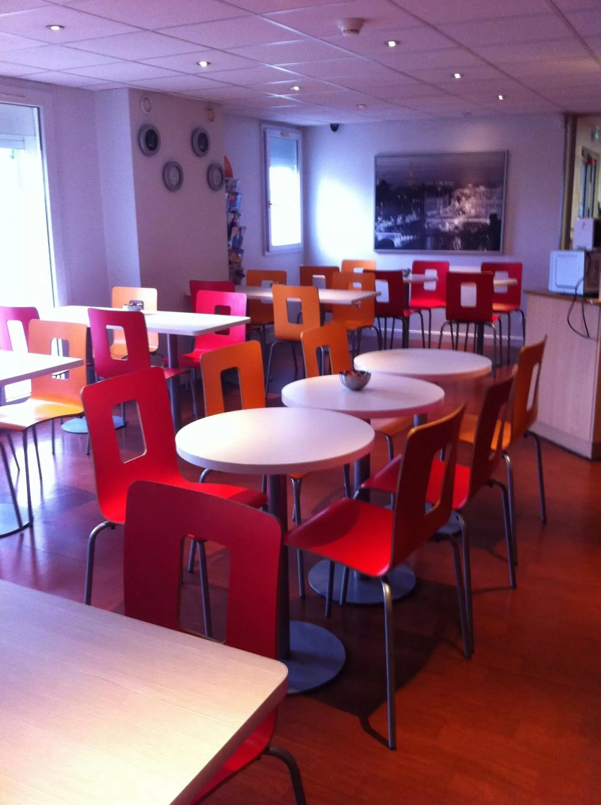 Restaurant/Places to Eat in Premiere Classe Cergy Saint Christophe