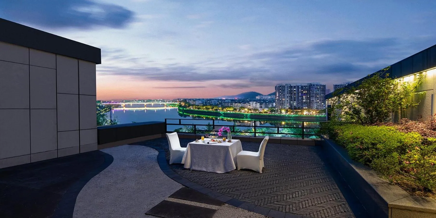 Property building in Crowne Plaza Huangshan Yucheng by IHG